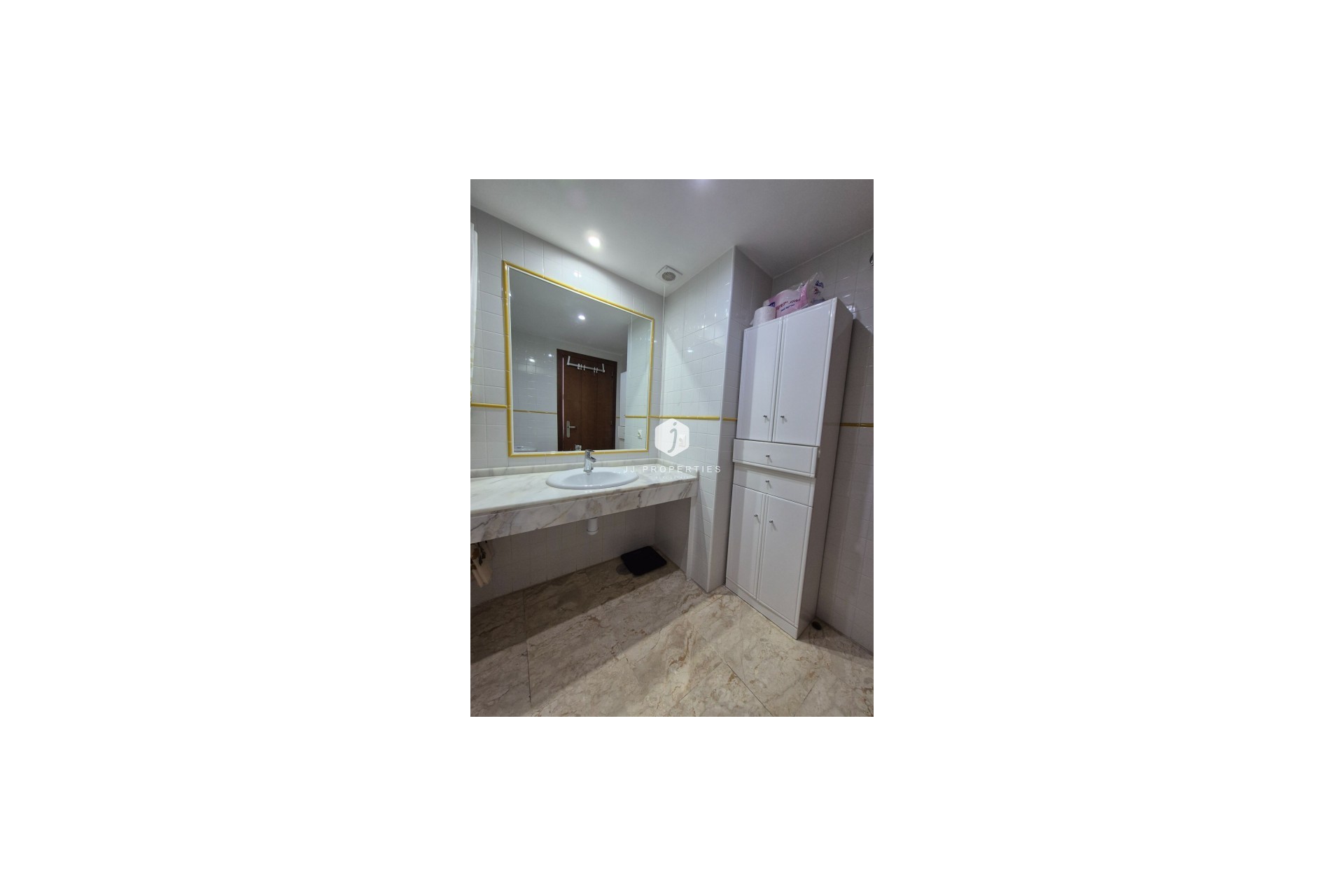 Resale - Apartment / flat -
Punta Prima - Costa Blanca