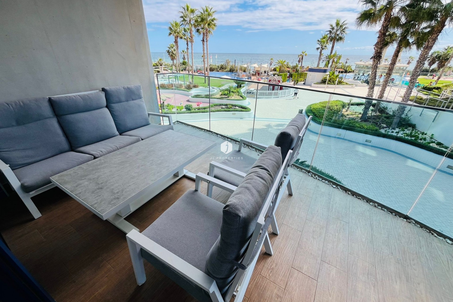 Resale - Apartment / flat -
Punta Prima - Costa Blanca