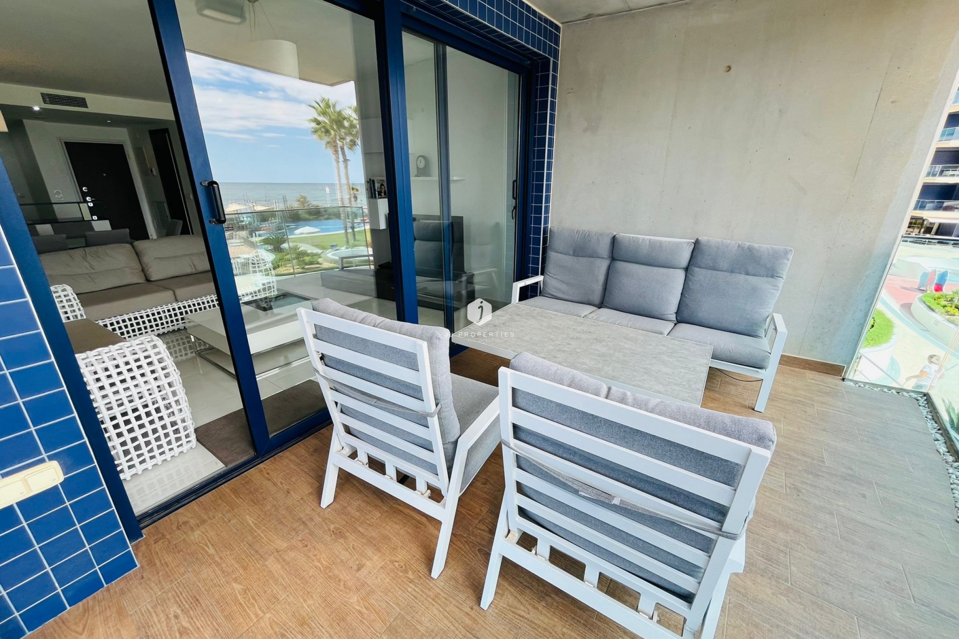 Resale - Apartment / flat -
Punta Prima - Costa Blanca