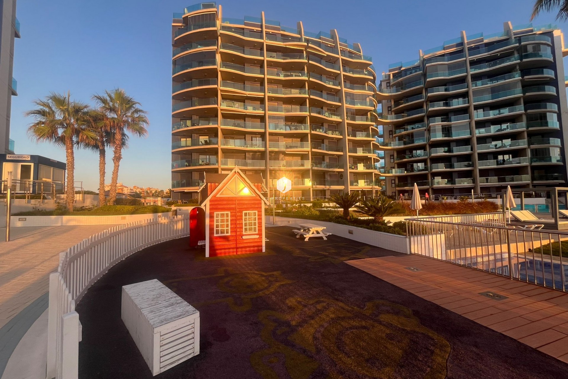 Resale - Apartment / flat -
Punta Prima - Costa Blanca