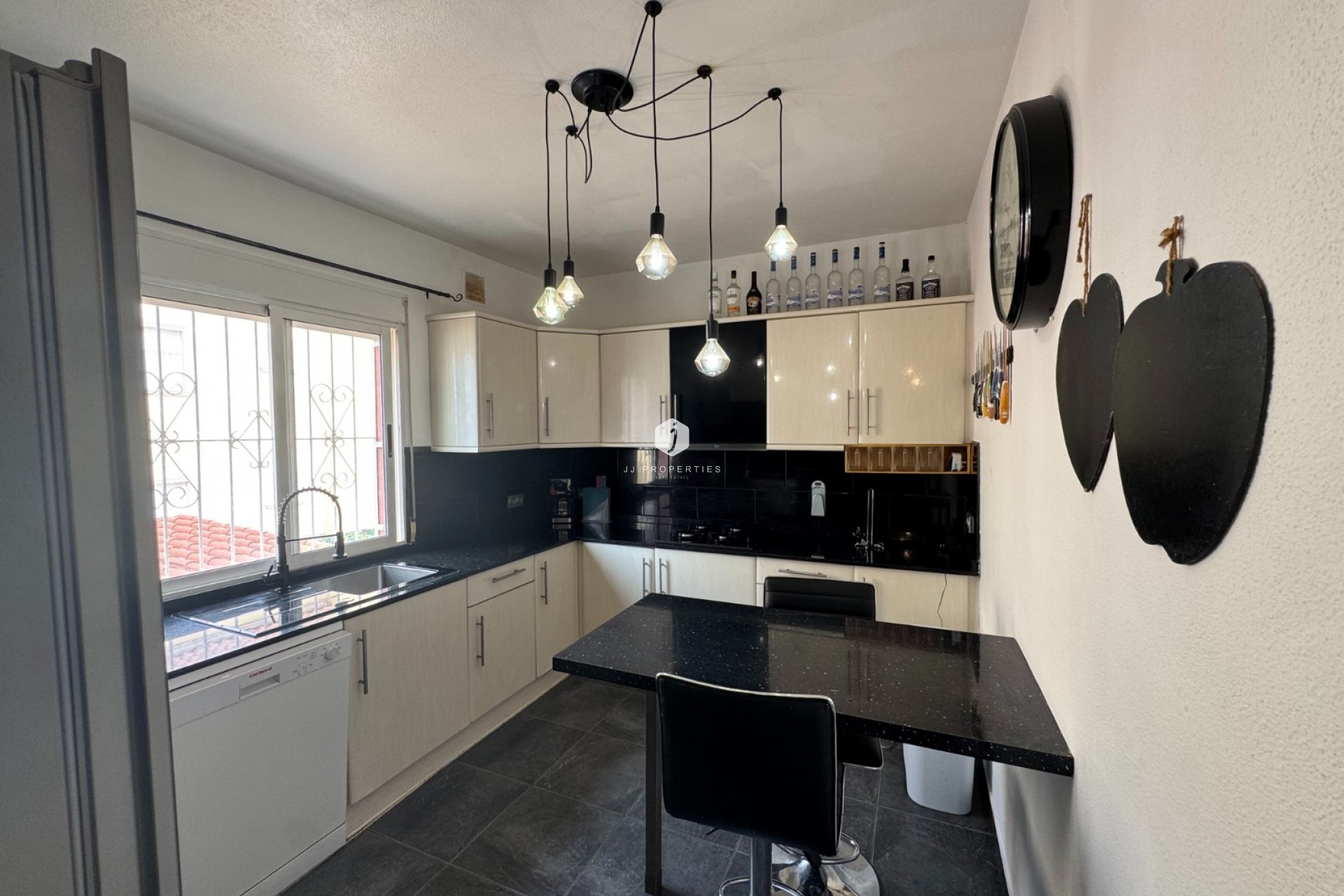 Resale - Apartment / flat -
San Miguel de Salinas - Inland