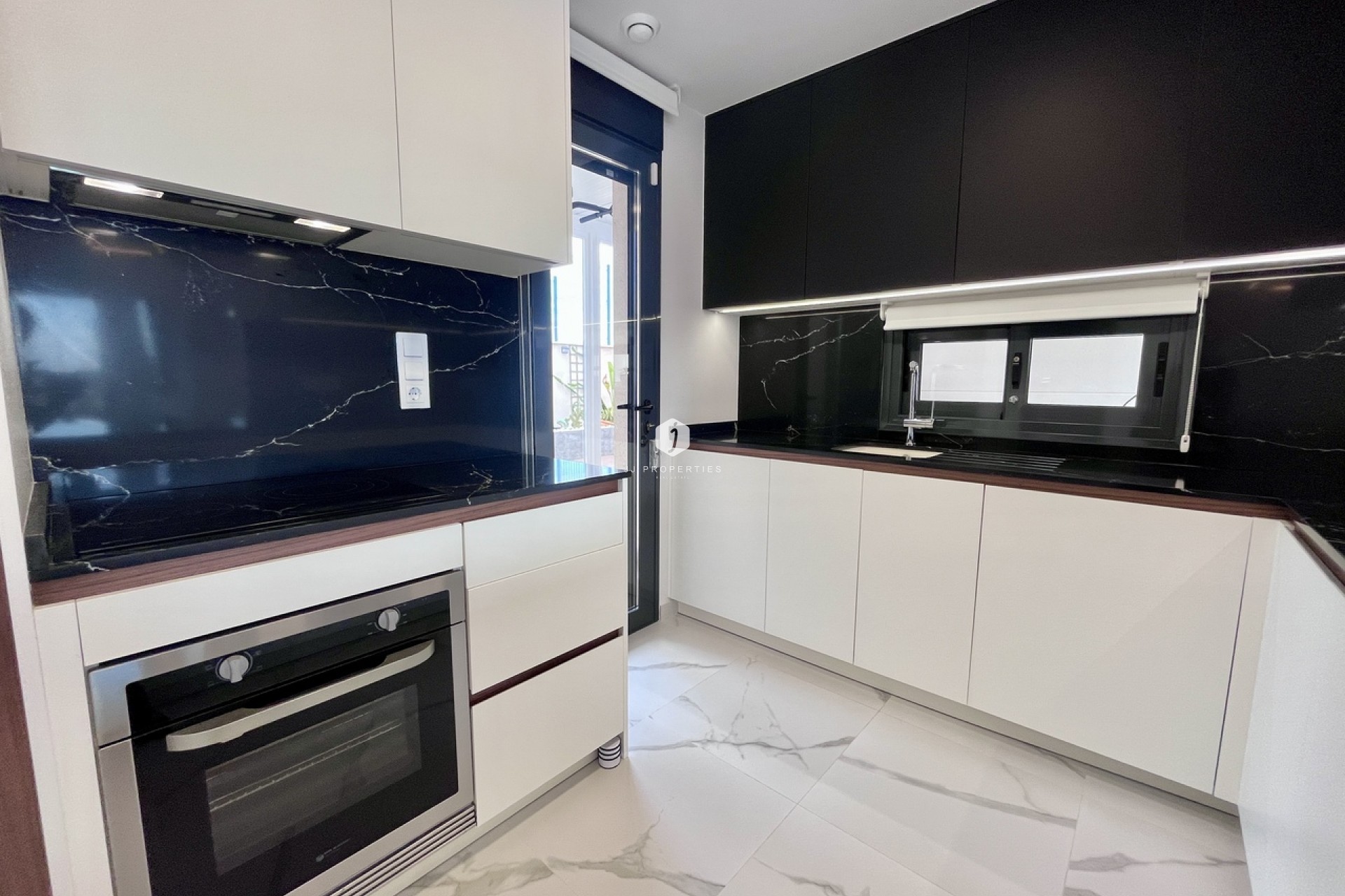 Resale - Apartment / flat -
San Miguel de Salinas - Inland