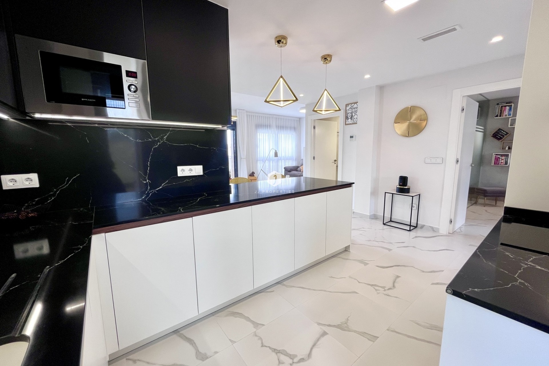 Resale - Apartment / flat -
San Miguel de Salinas - Inland