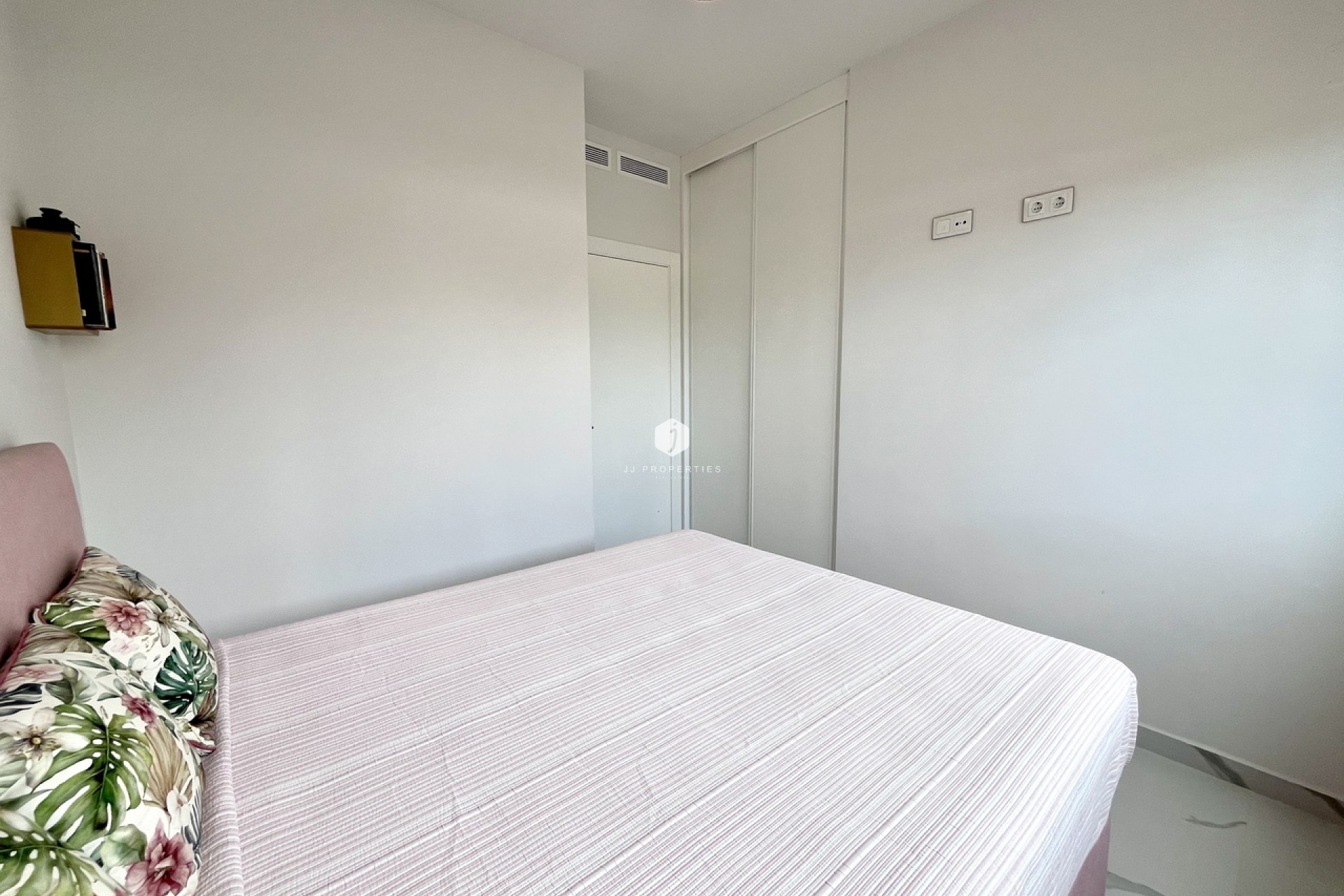 Resale - Apartment / flat -
San Miguel de Salinas - Inland