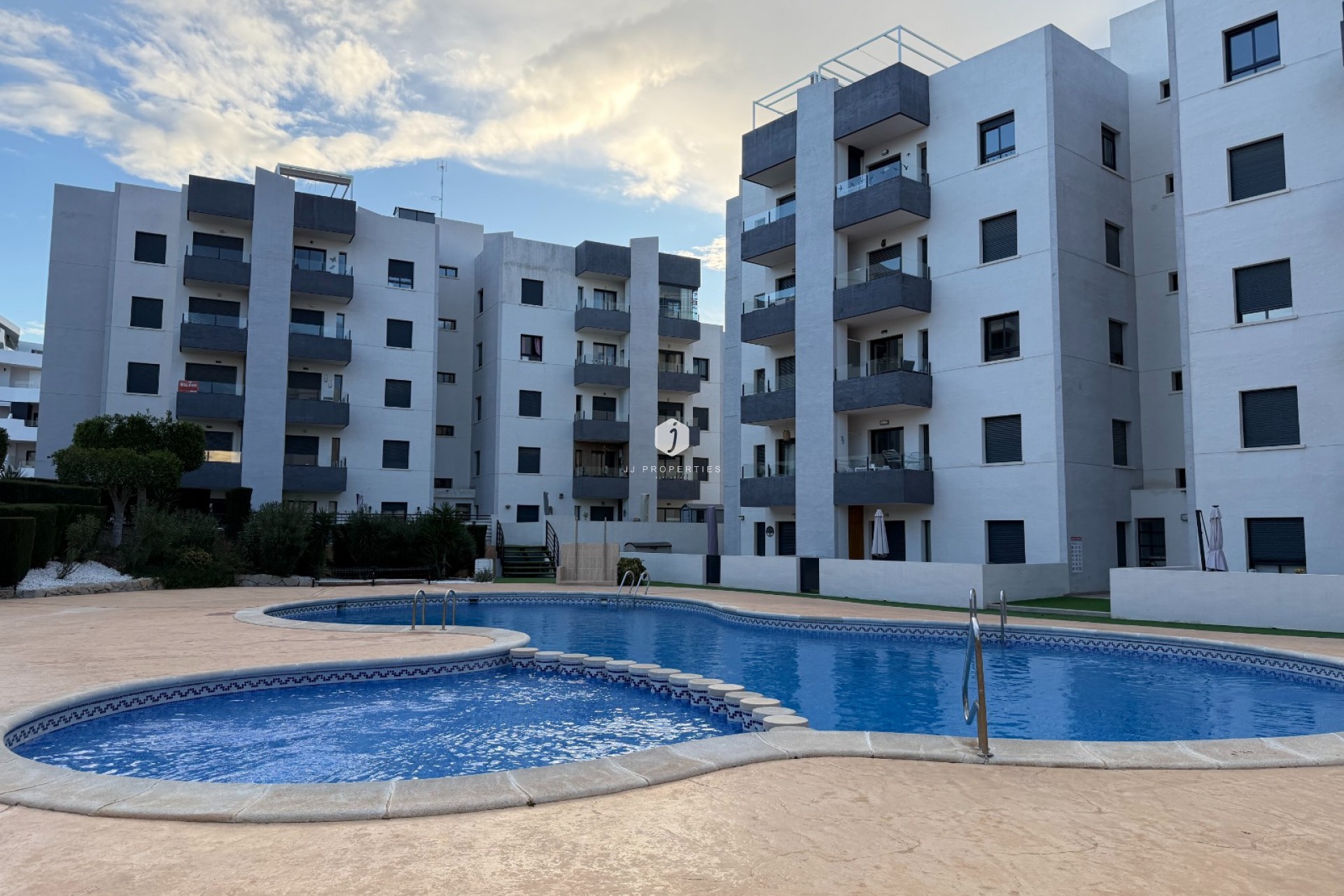 Resale - Apartment / flat -
San Miguel de Salinas - Inland