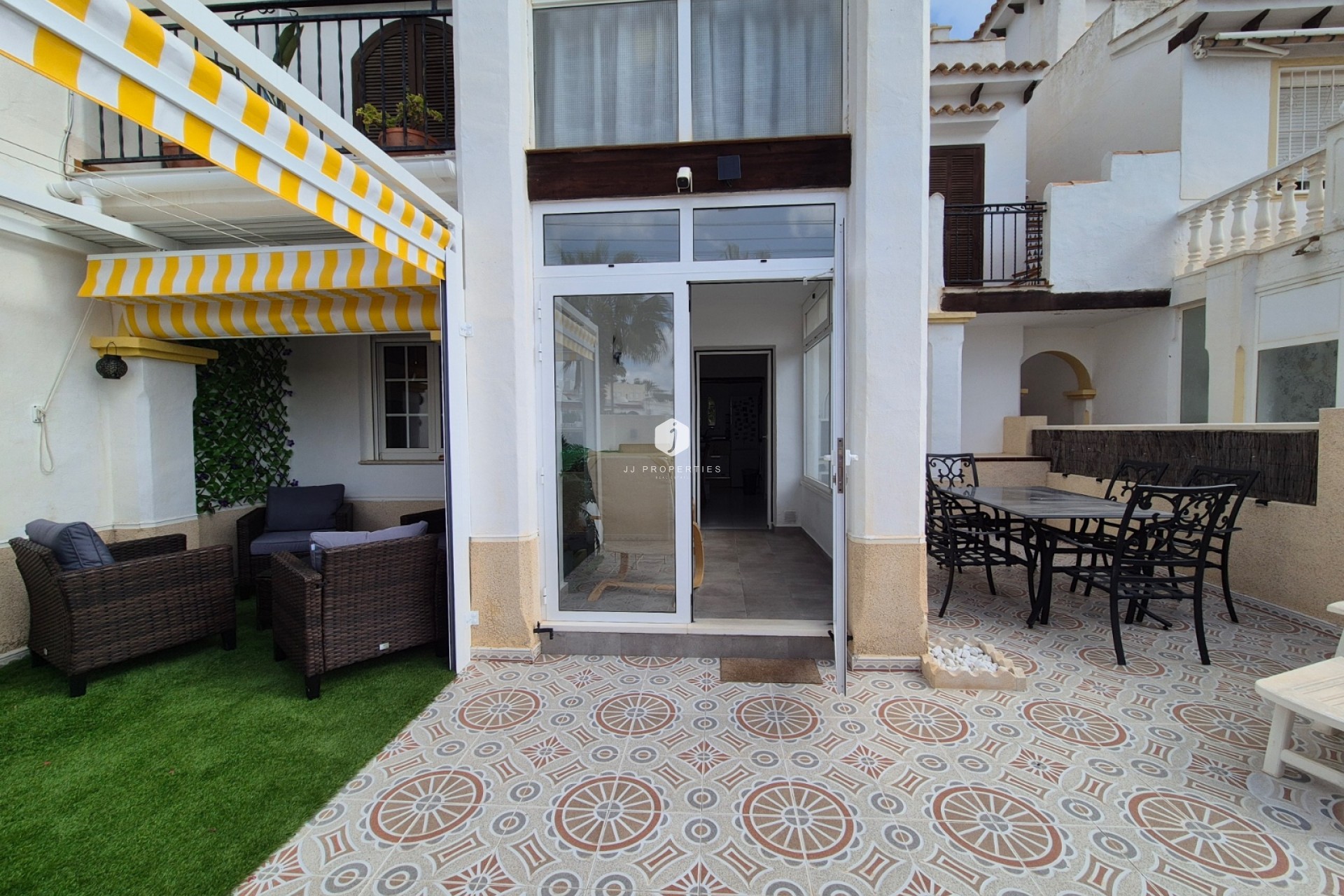 Resale - Apartment / flat -
San Miguel de Salinas - Inland