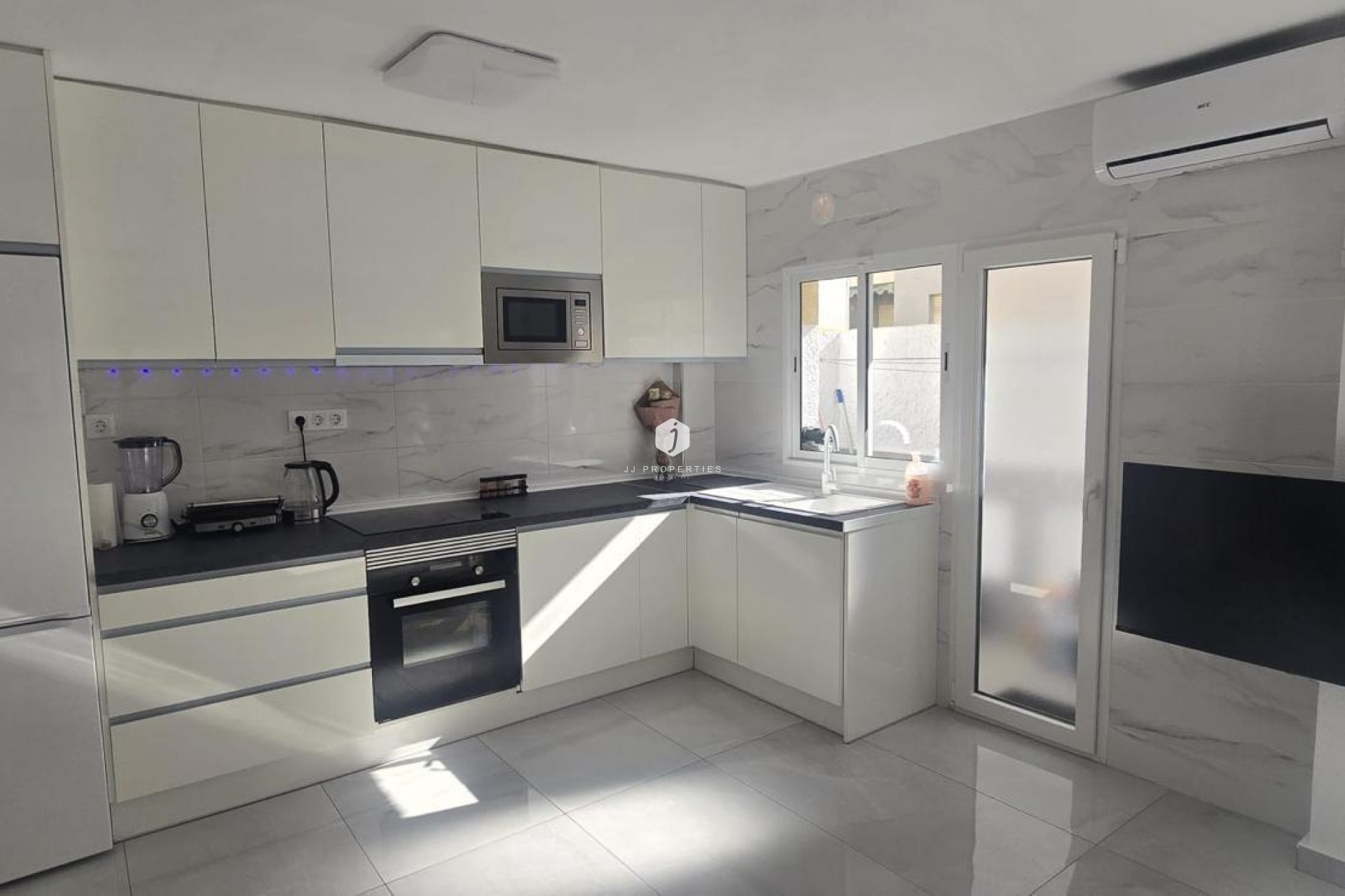 Resale - Apartment / flat -
Torrevieja - Acequion
