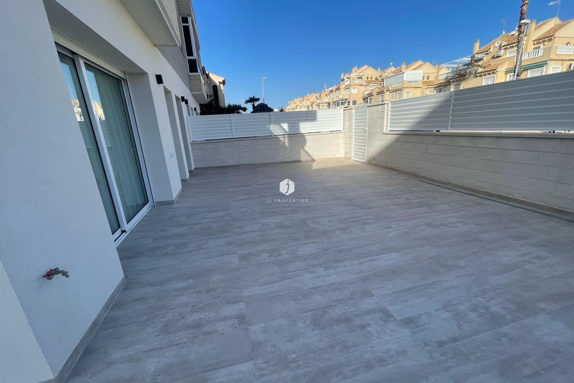 Resale - Apartment / flat -
Torrevieja - aguas nuevas