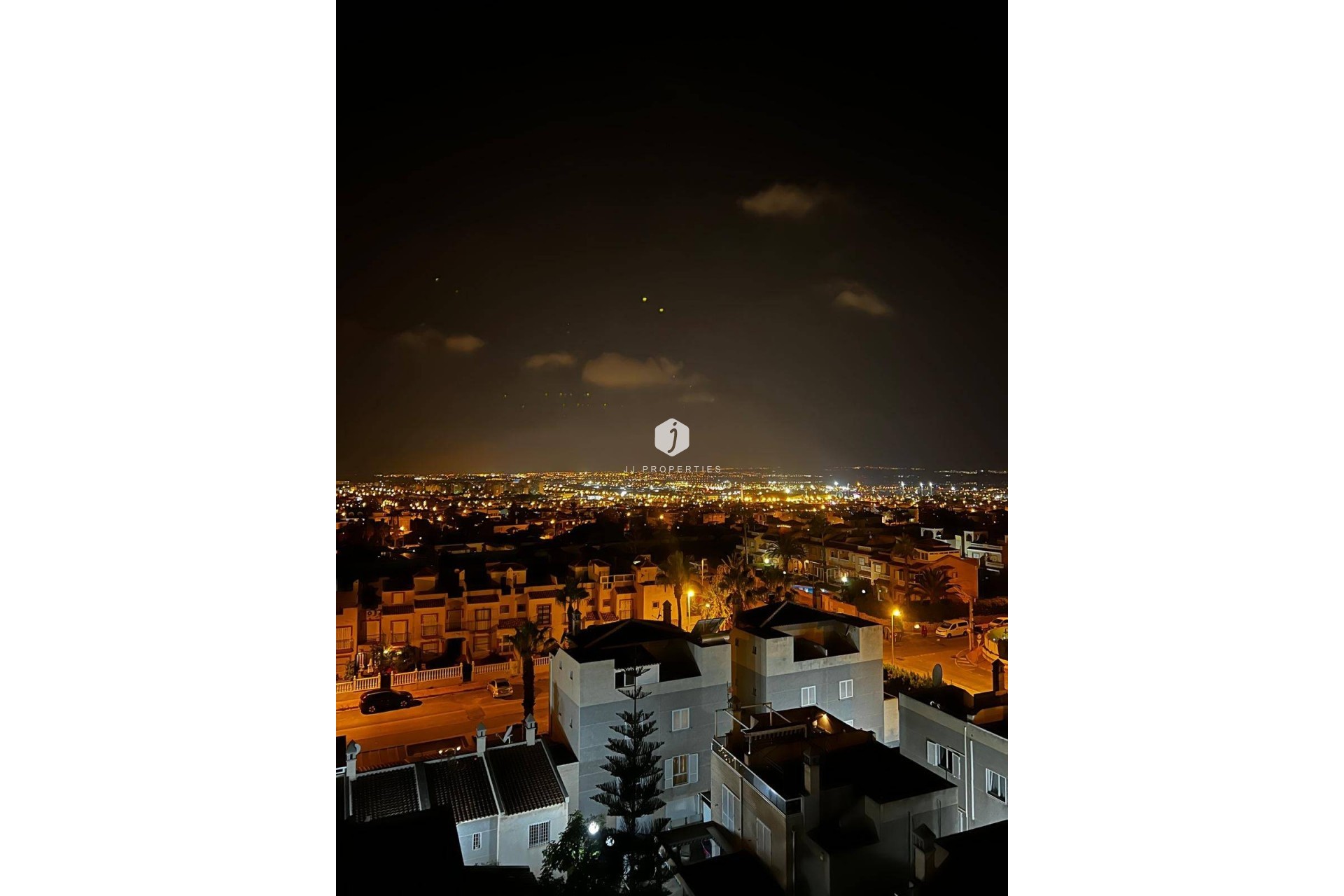 Resale - Apartment / flat -
Torrevieja - aguas nuevas