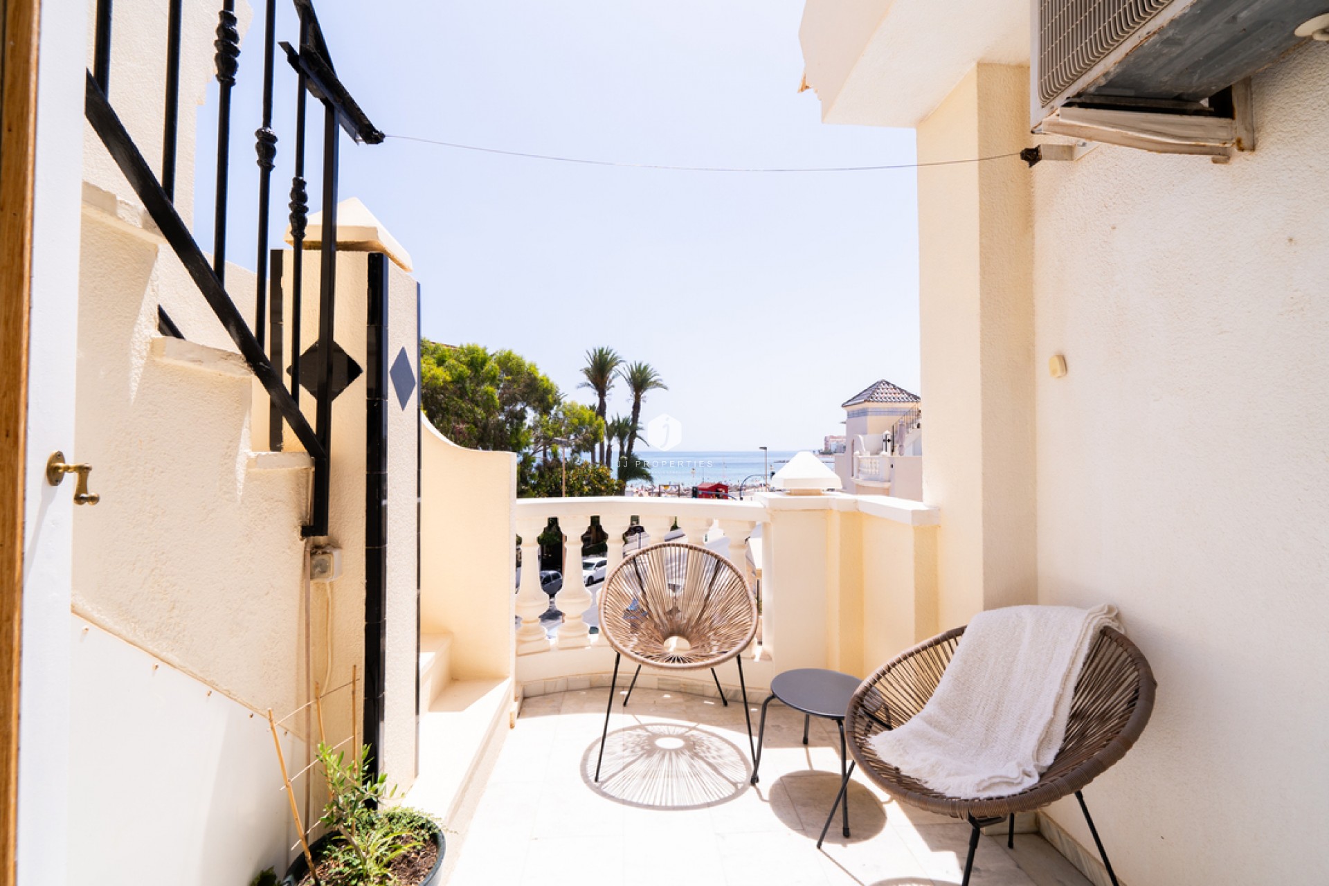 Resale - Apartment / flat -
Torrevieja - aguas nuevas