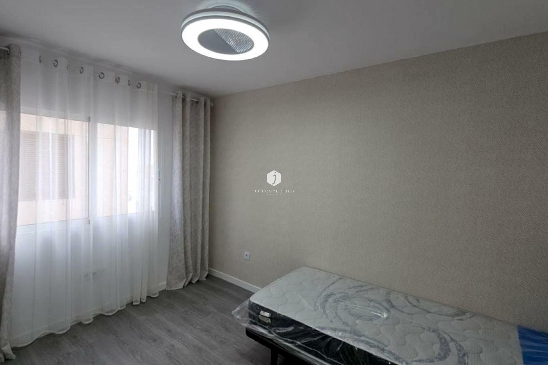 Resale - Apartment / flat -
Torrevieja - Cabo cervera