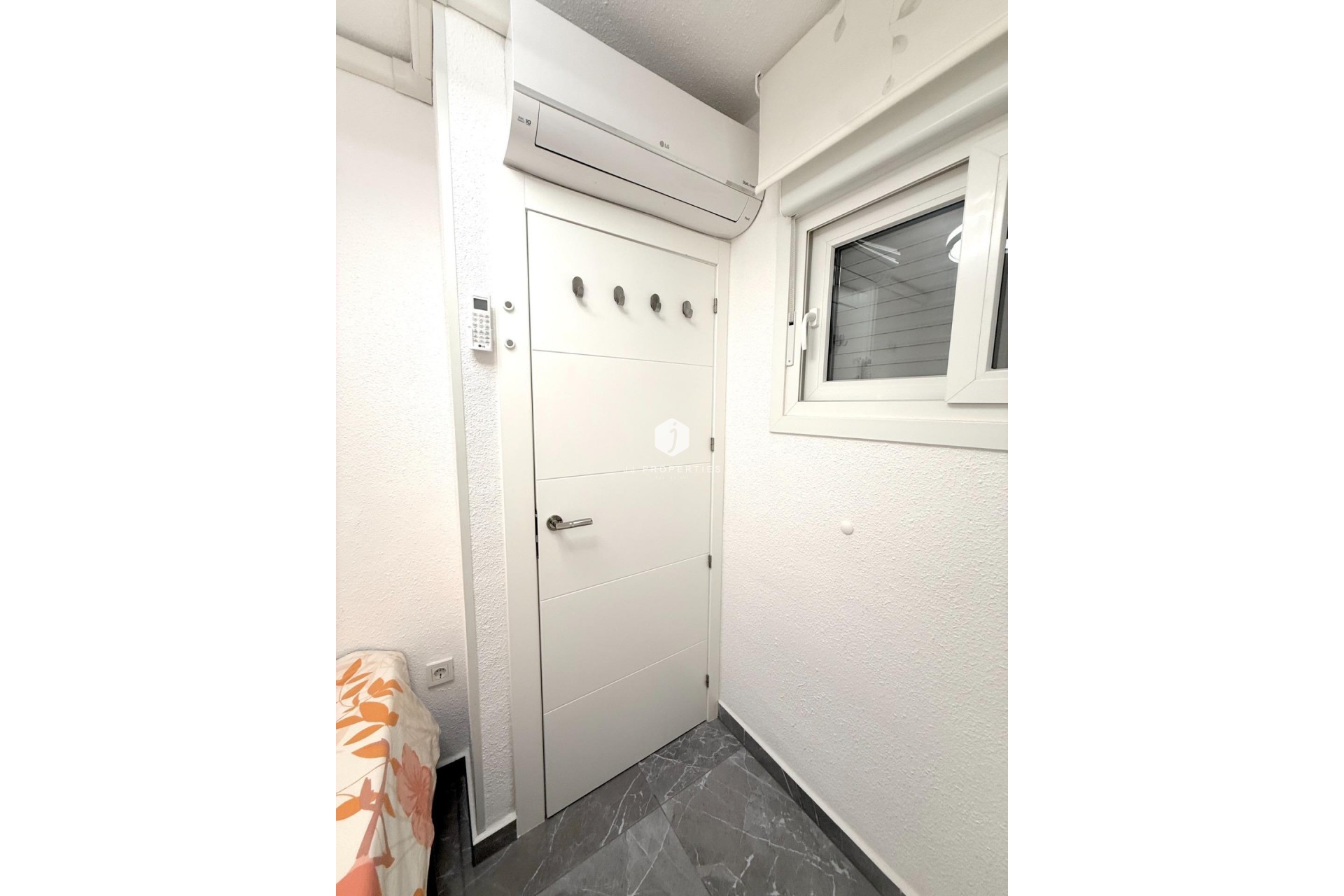 Resale - Apartment / flat -
Torrevieja - Cabo cervera