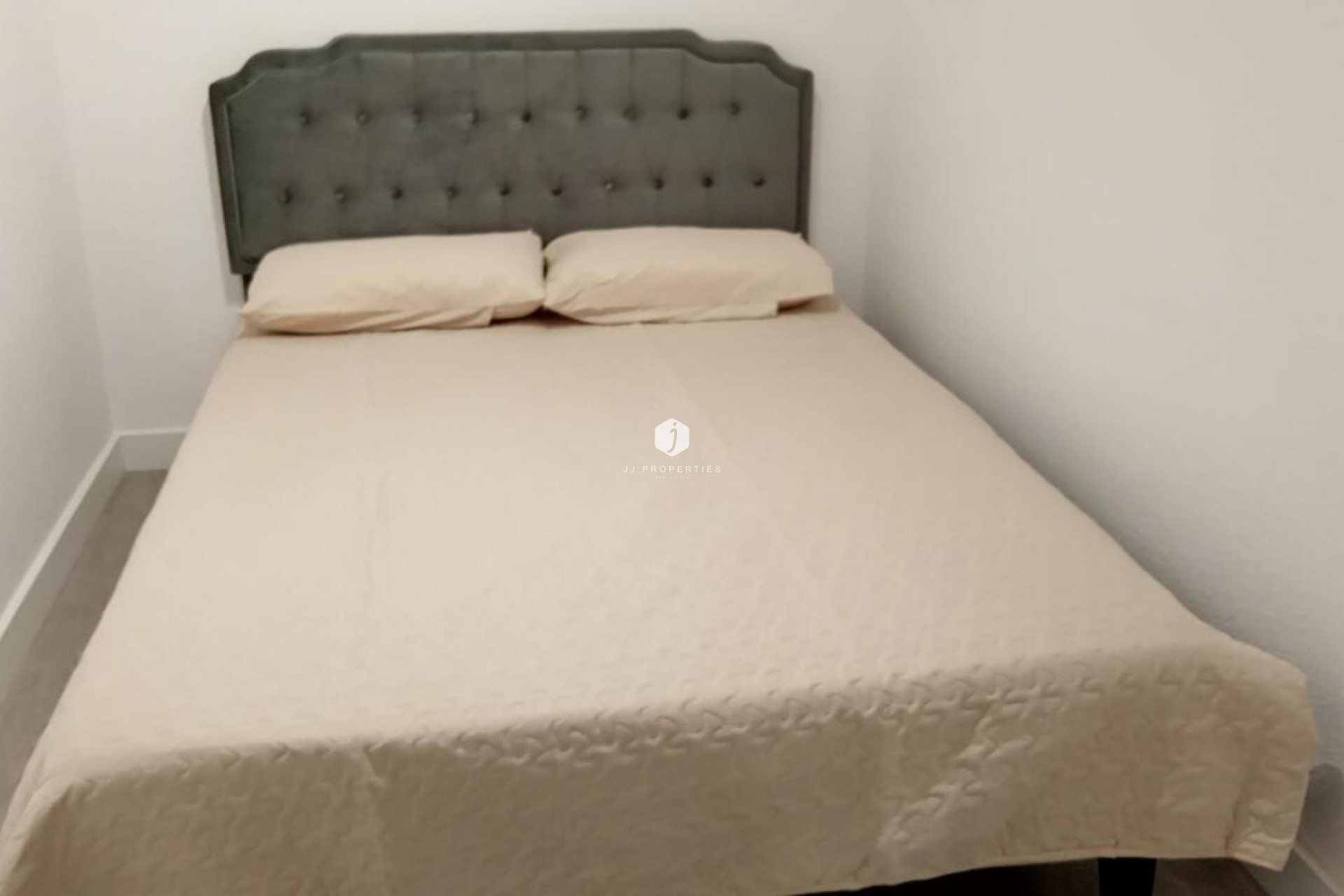 Resale - Apartment / flat -
Torrevieja - CENTRE