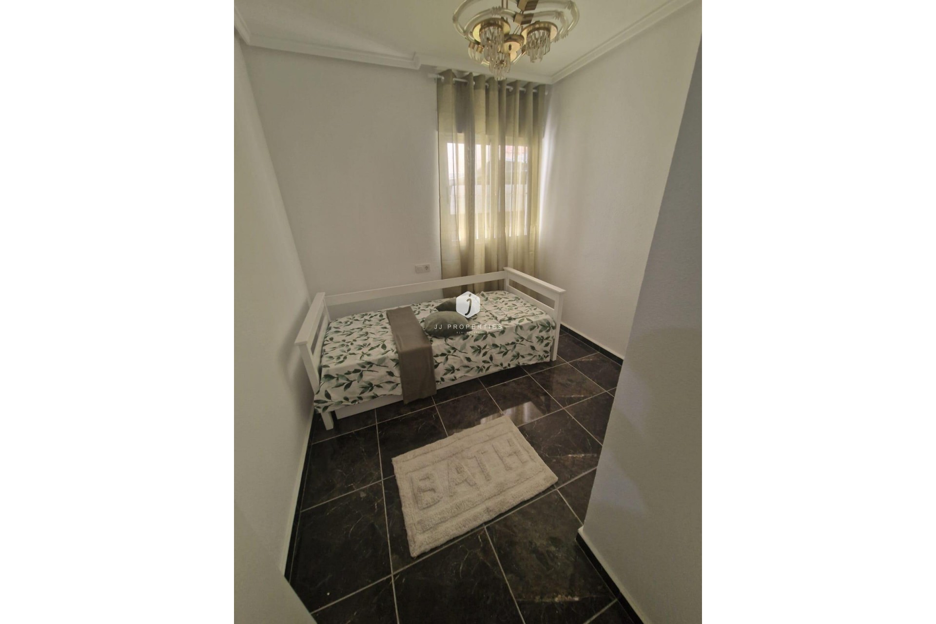 Resale - Apartment / flat -
Torrevieja - Centro - Muelle Pesquero