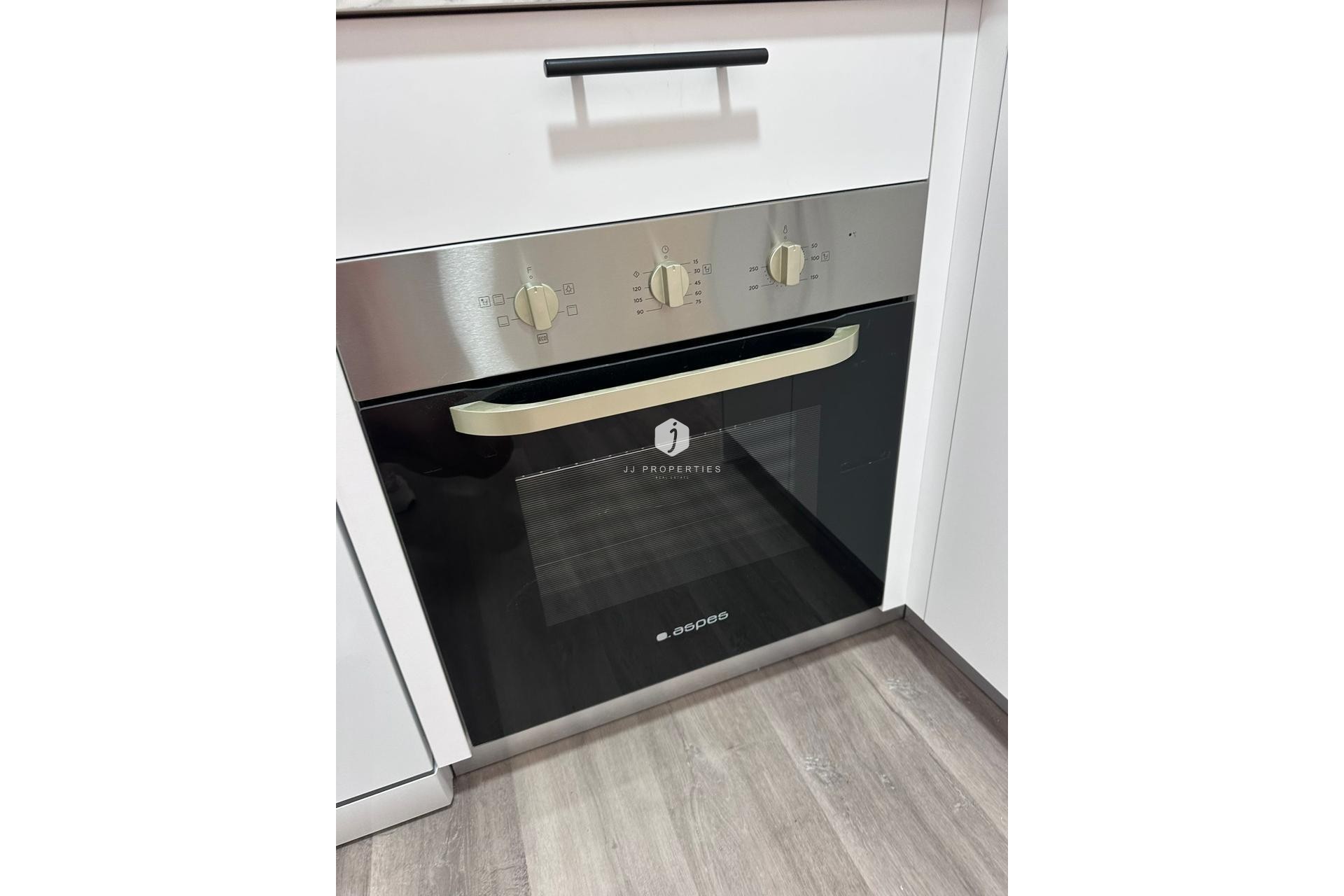 Resale - Apartment / flat -
Torrevieja - Centro - Muelle Pesquero