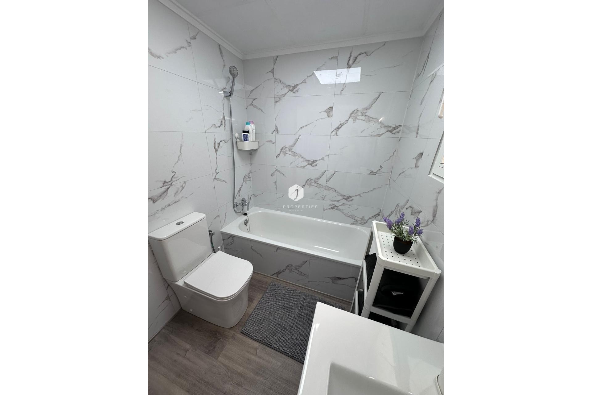 Resale - Apartment / flat -
Torrevieja - Centro - Muelle Pesquero