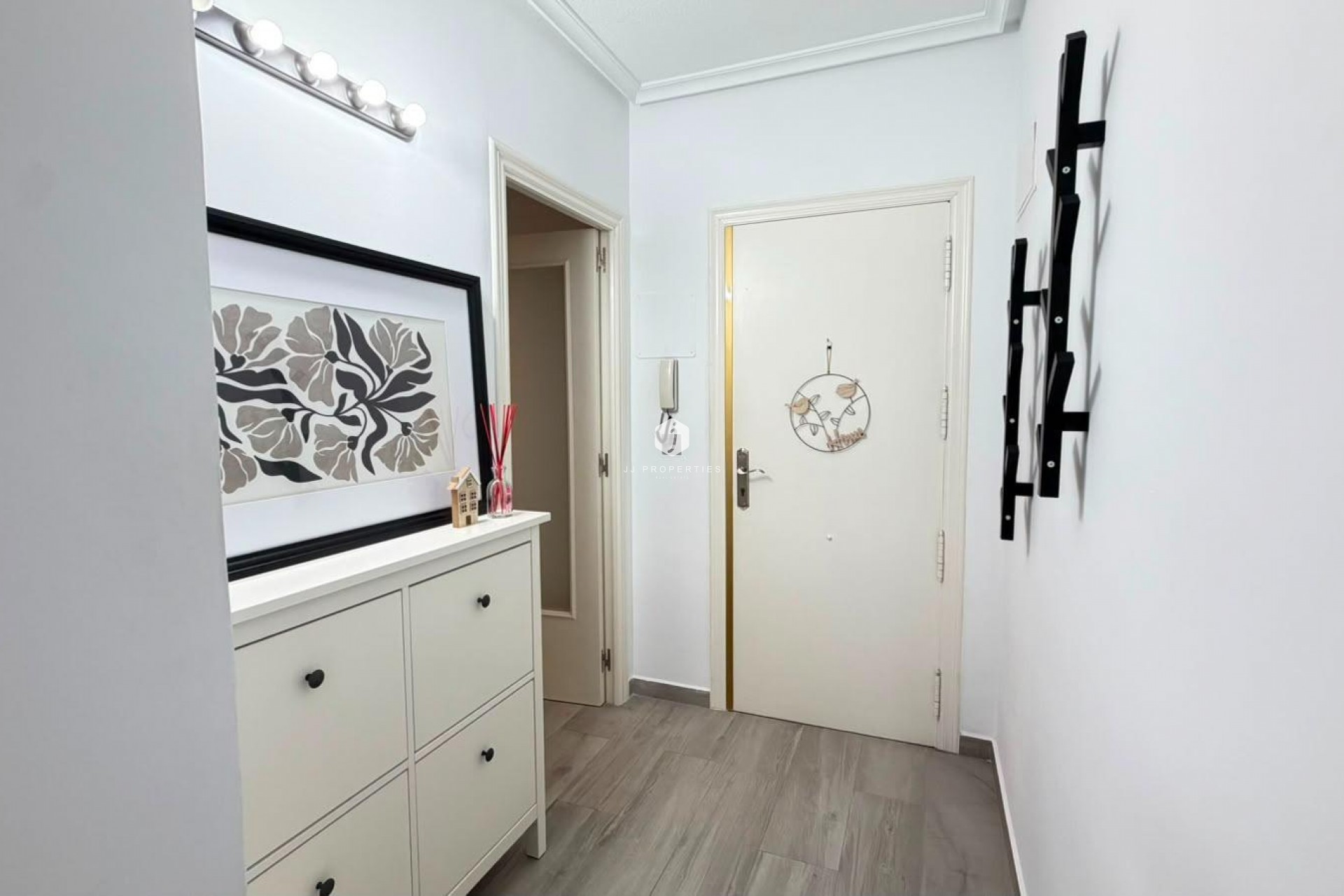 Resale - Apartment / flat -
Torrevieja - Centro - Muelle Pesquero