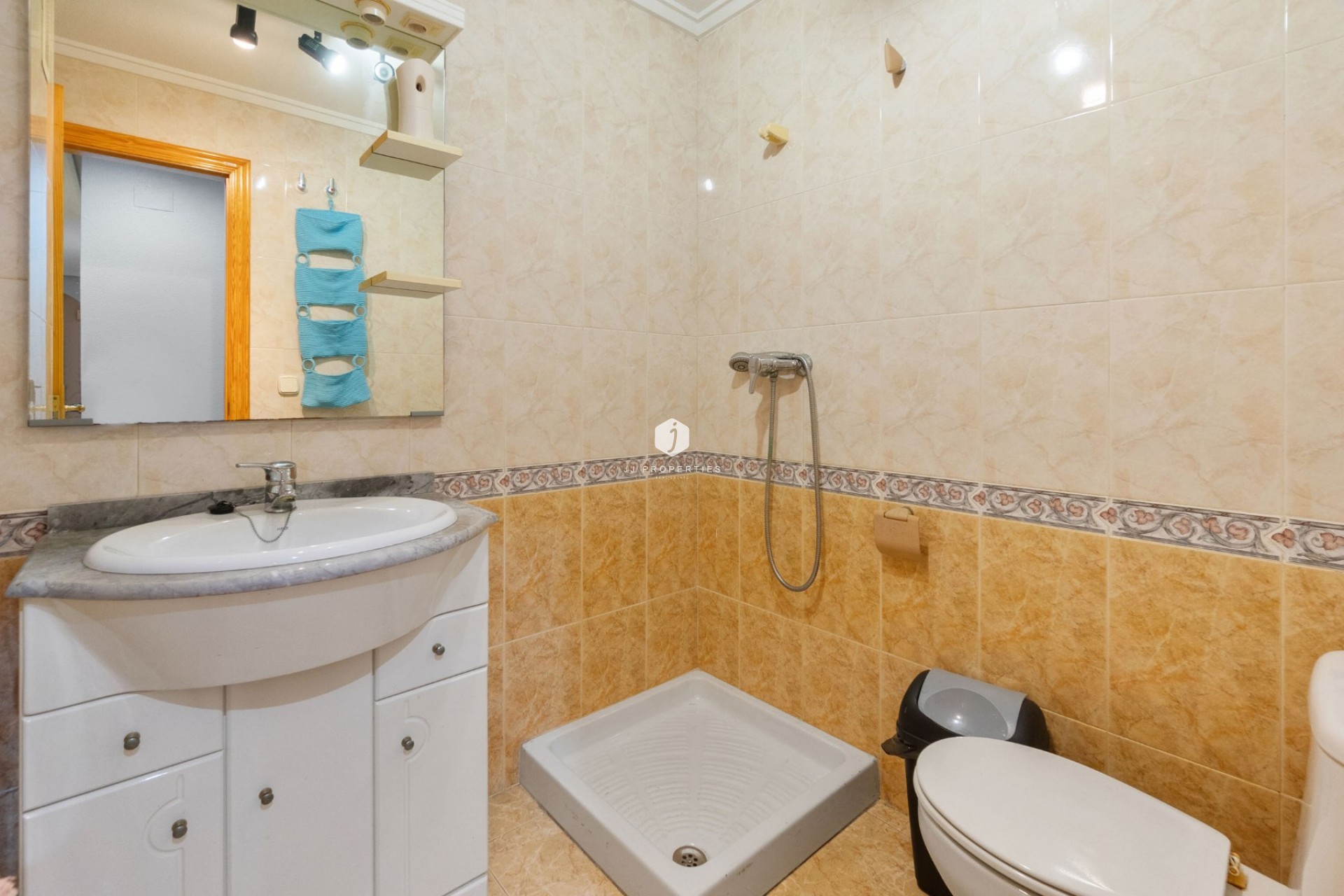 Resale - Apartment / flat -
Torrevieja - Centro