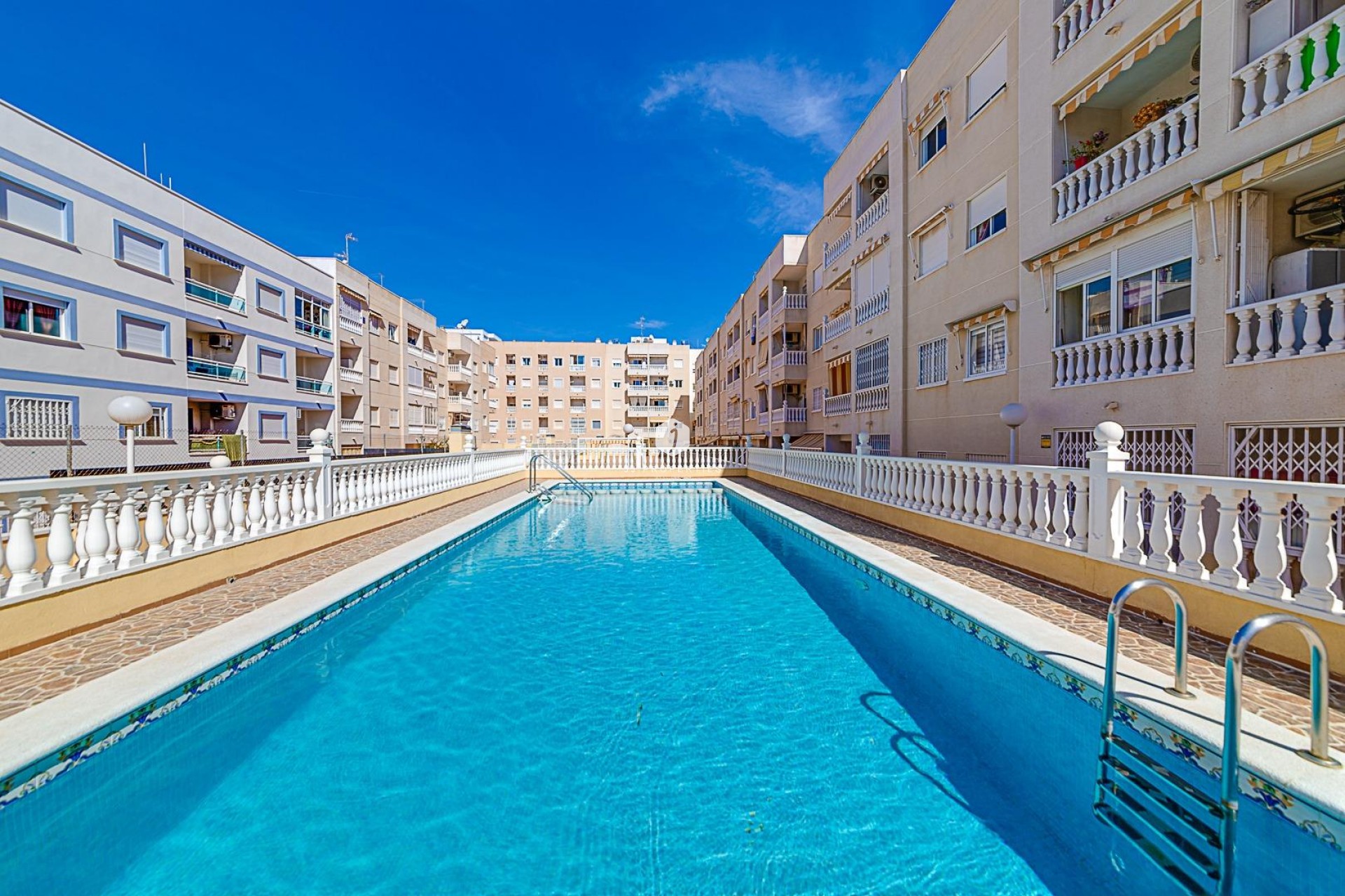 Resale - Apartment / flat -
Torrevieja - Centro