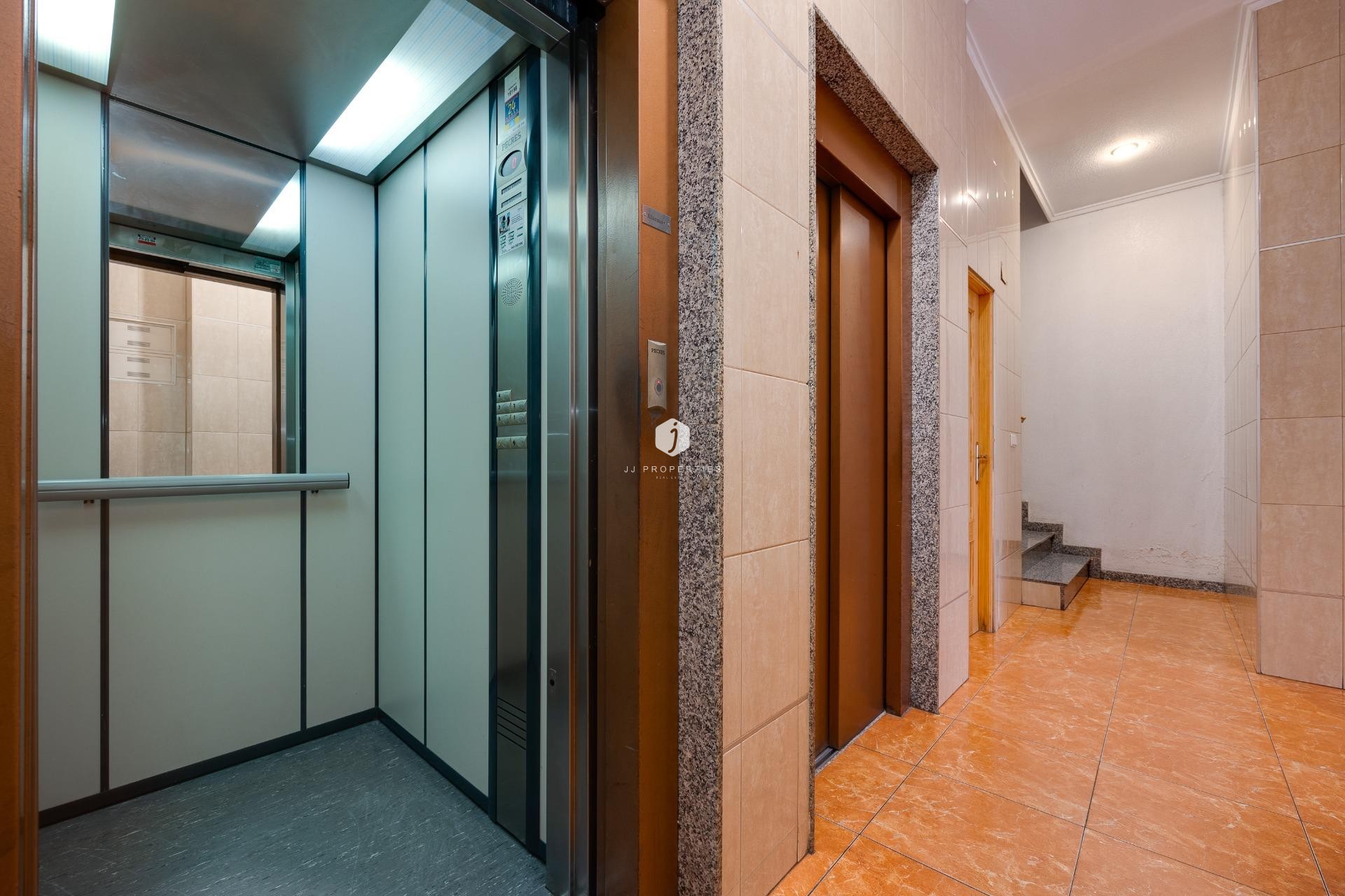 Resale - Apartment / flat -
Torrevieja - Centro