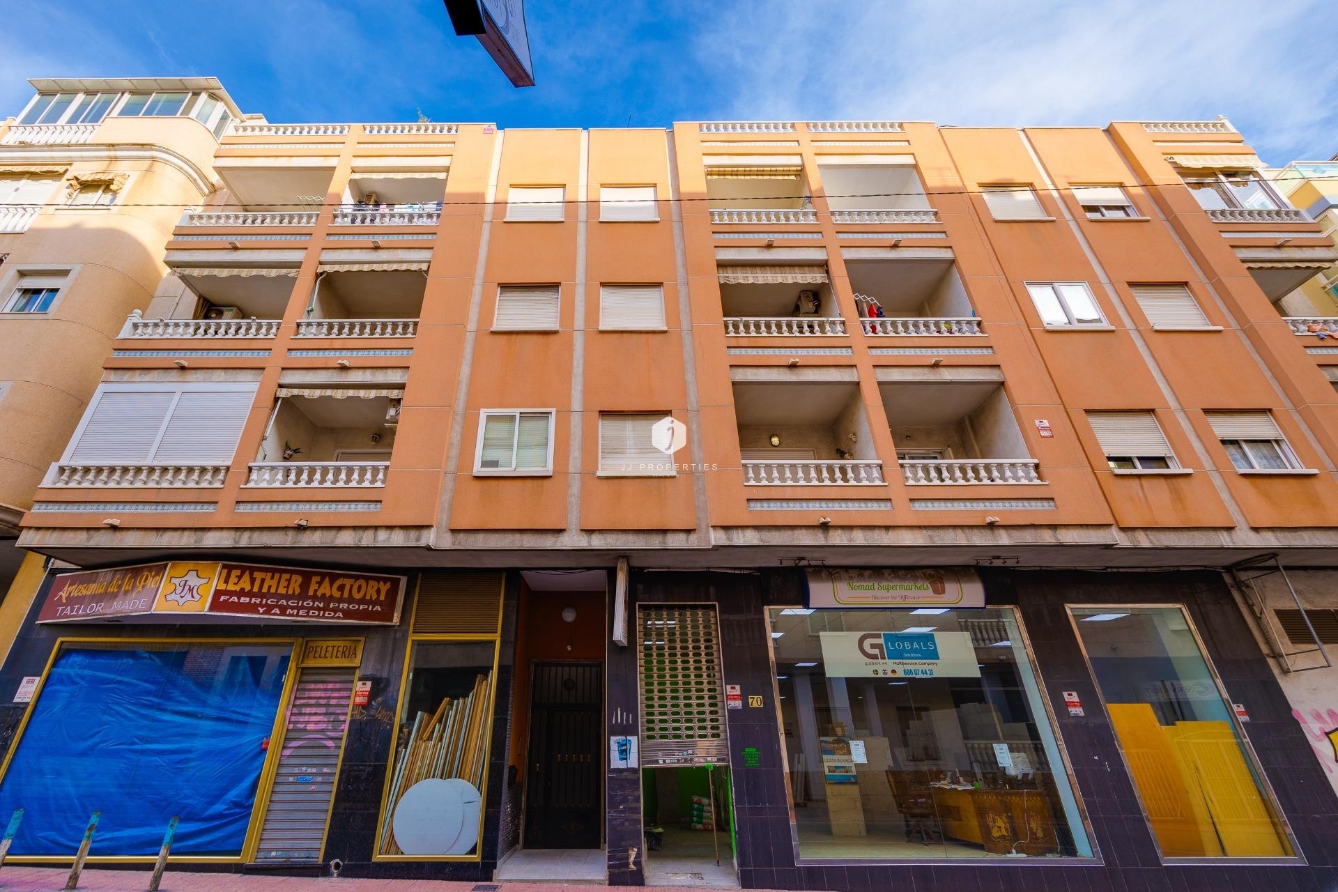 Resale - Apartment / flat -
Torrevieja - Centro