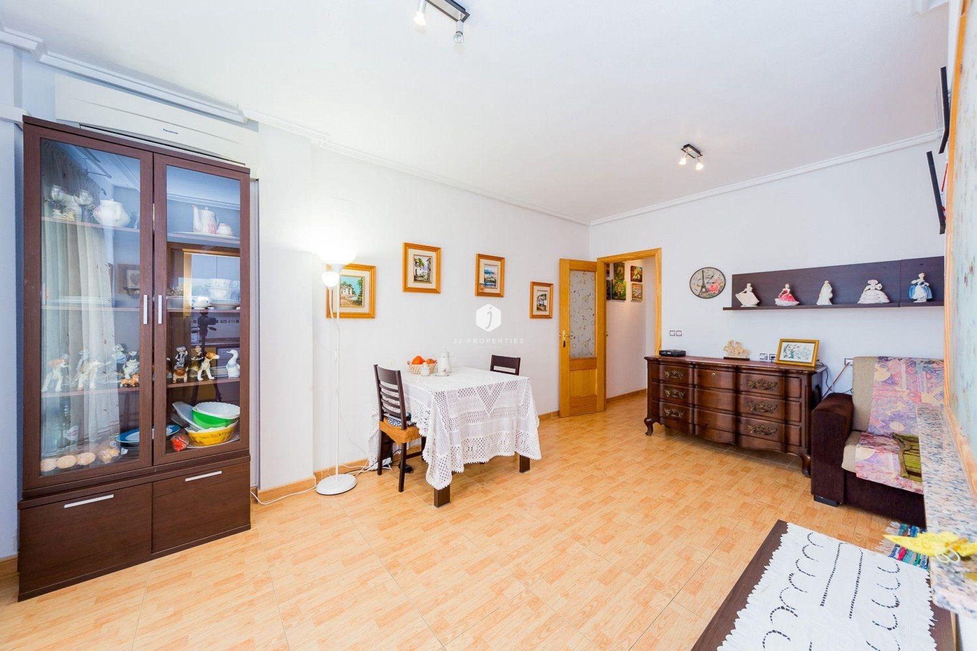 Resale - Apartment / flat -
Torrevieja - Centro