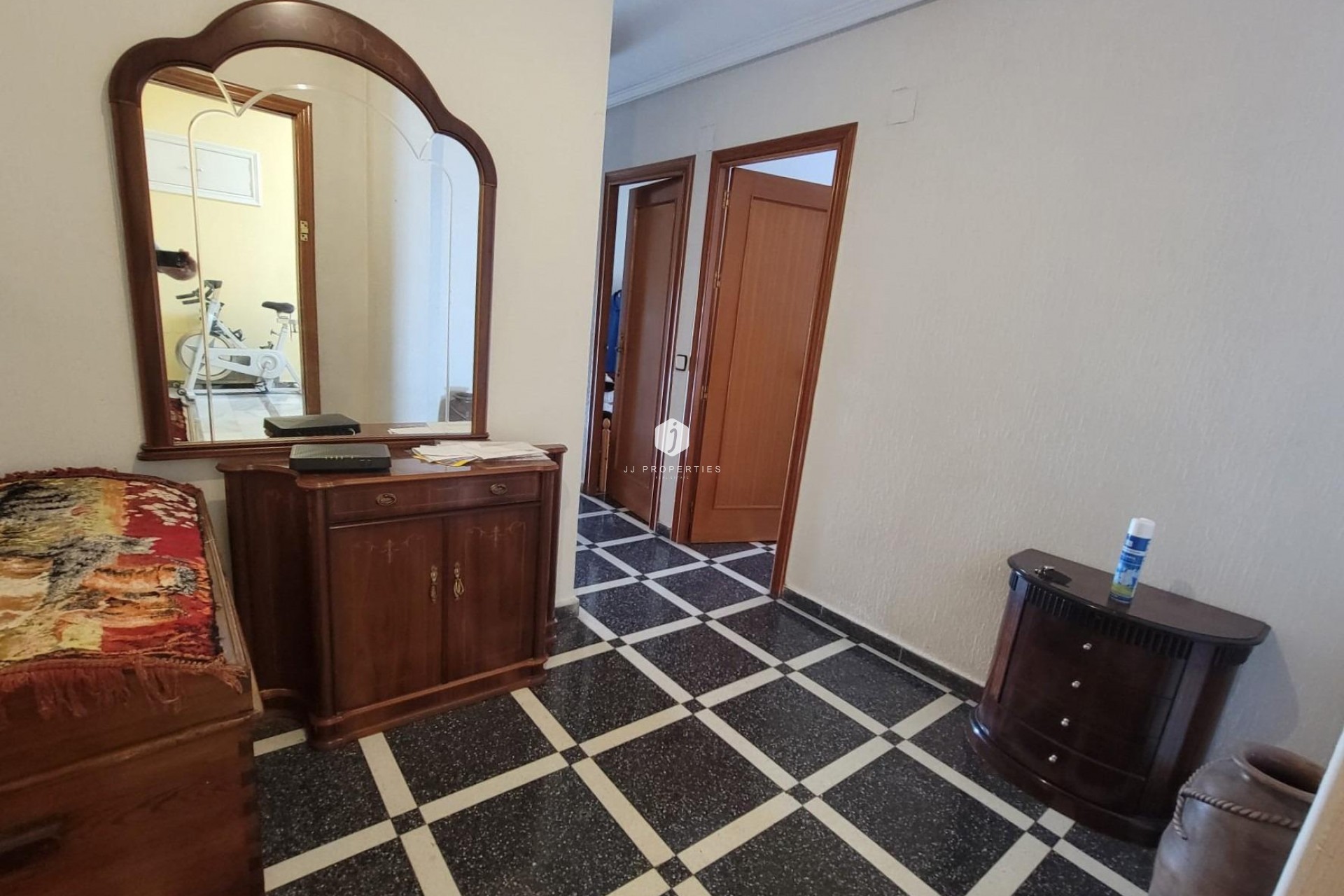 Resale - Apartment / flat -
Torrevieja - Centro