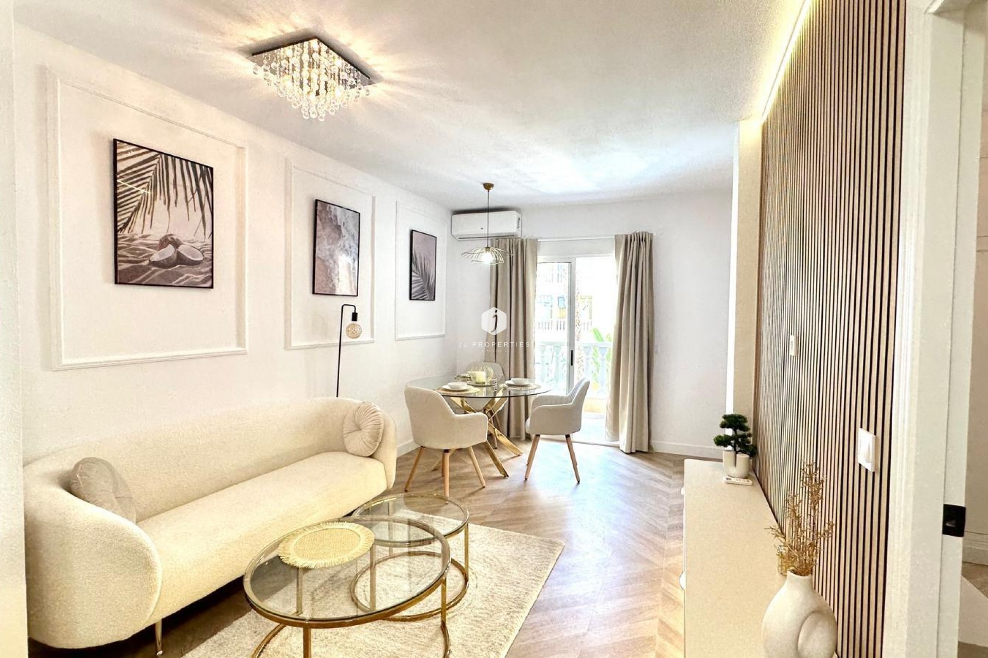 Resale - Apartment / flat -
Torrevieja - Centro