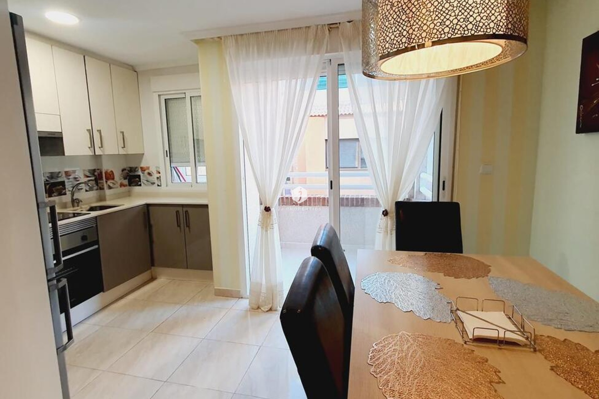 Resale - Apartment / flat -
Torrevieja - Centro