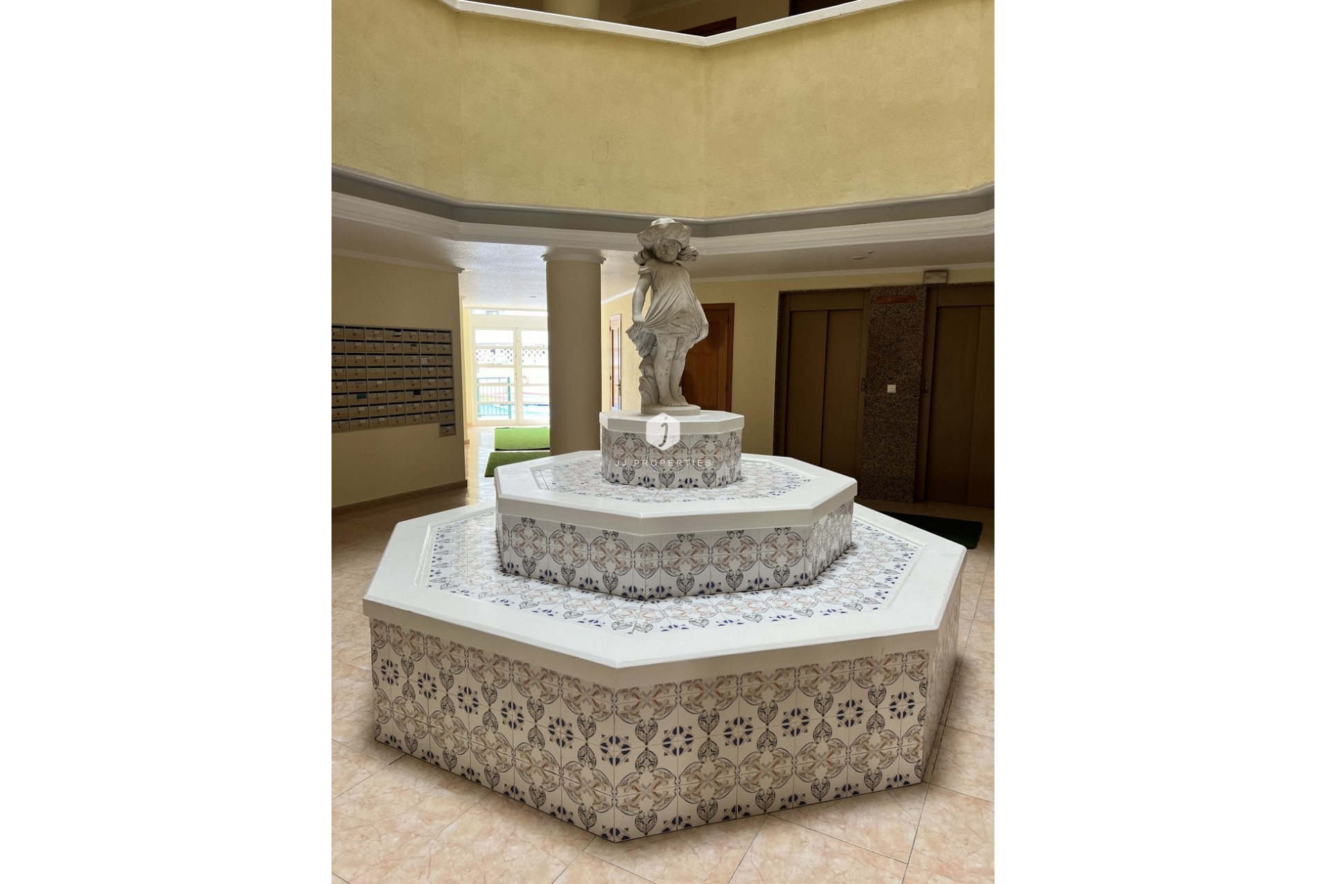 Resale - Apartment / flat -
Torrevieja - Centro