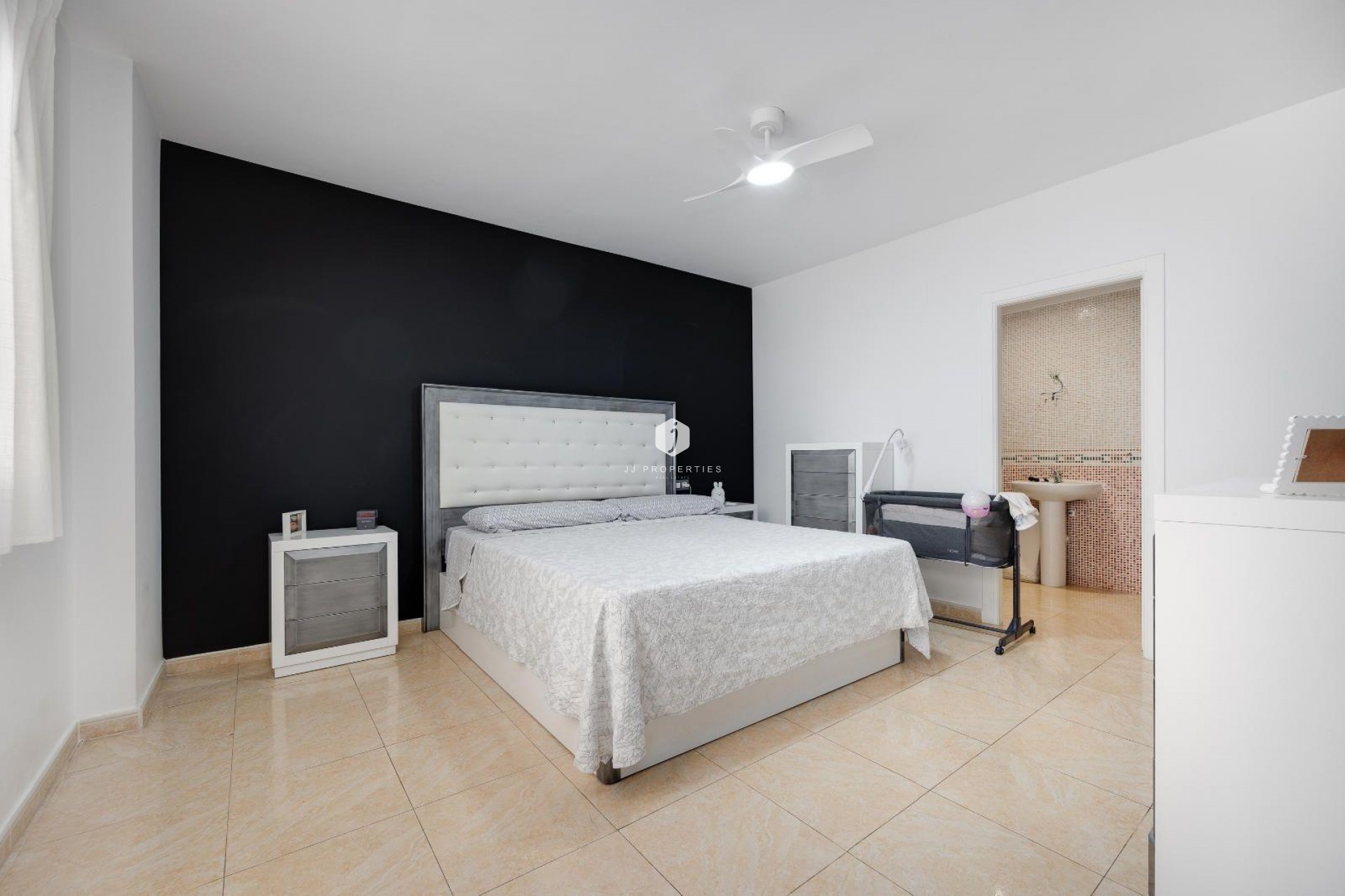 Resale - Apartment / flat -
Torrevieja - Centro
