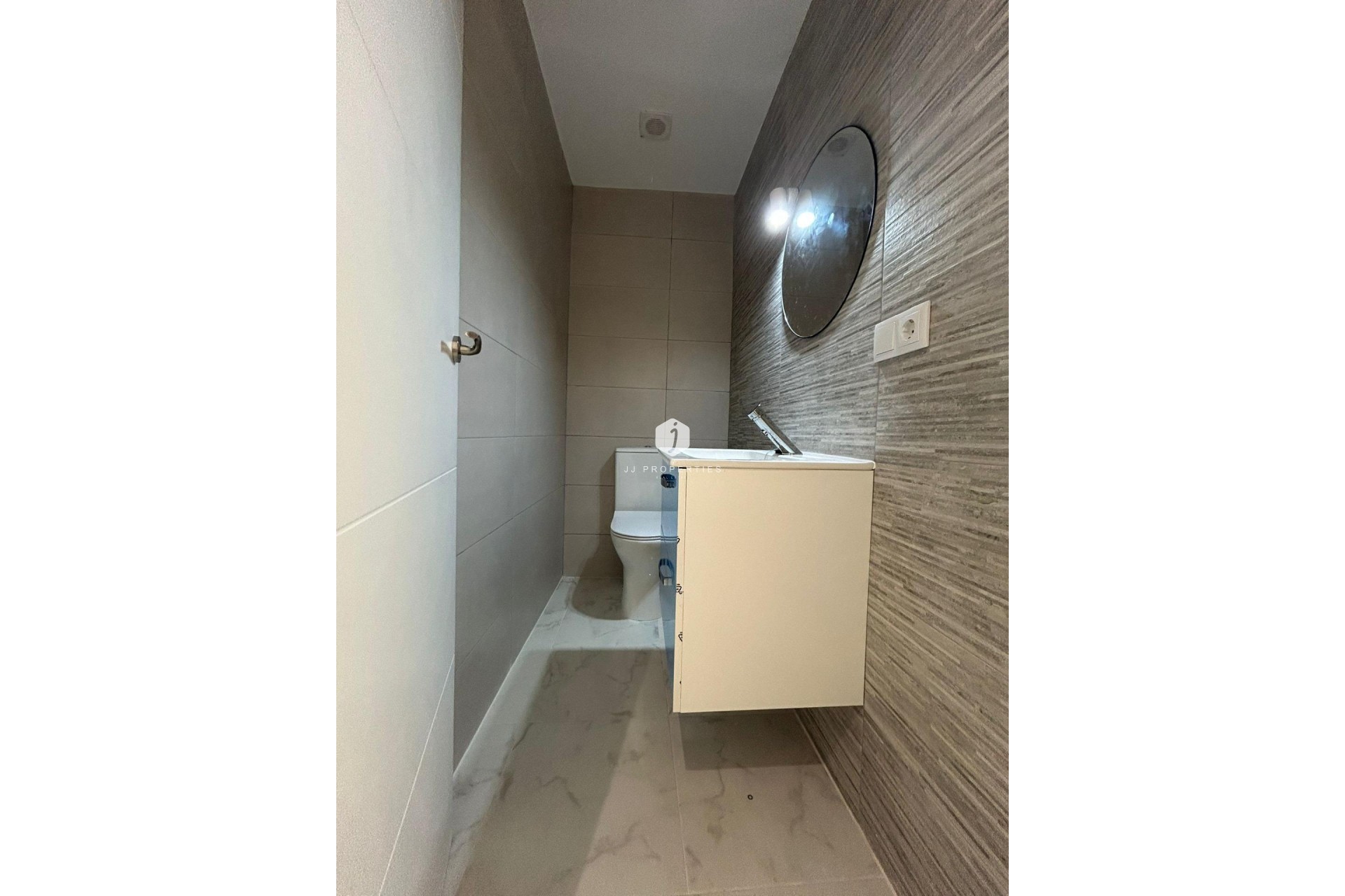 Resale - Apartment / flat -
Torrevieja - Centro