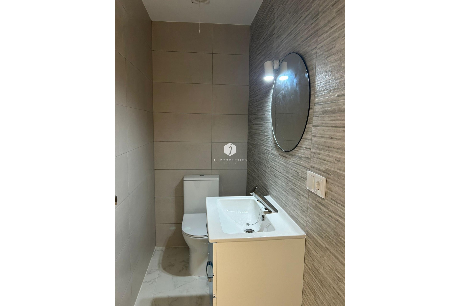 Resale - Apartment / flat -
Torrevieja - Centro