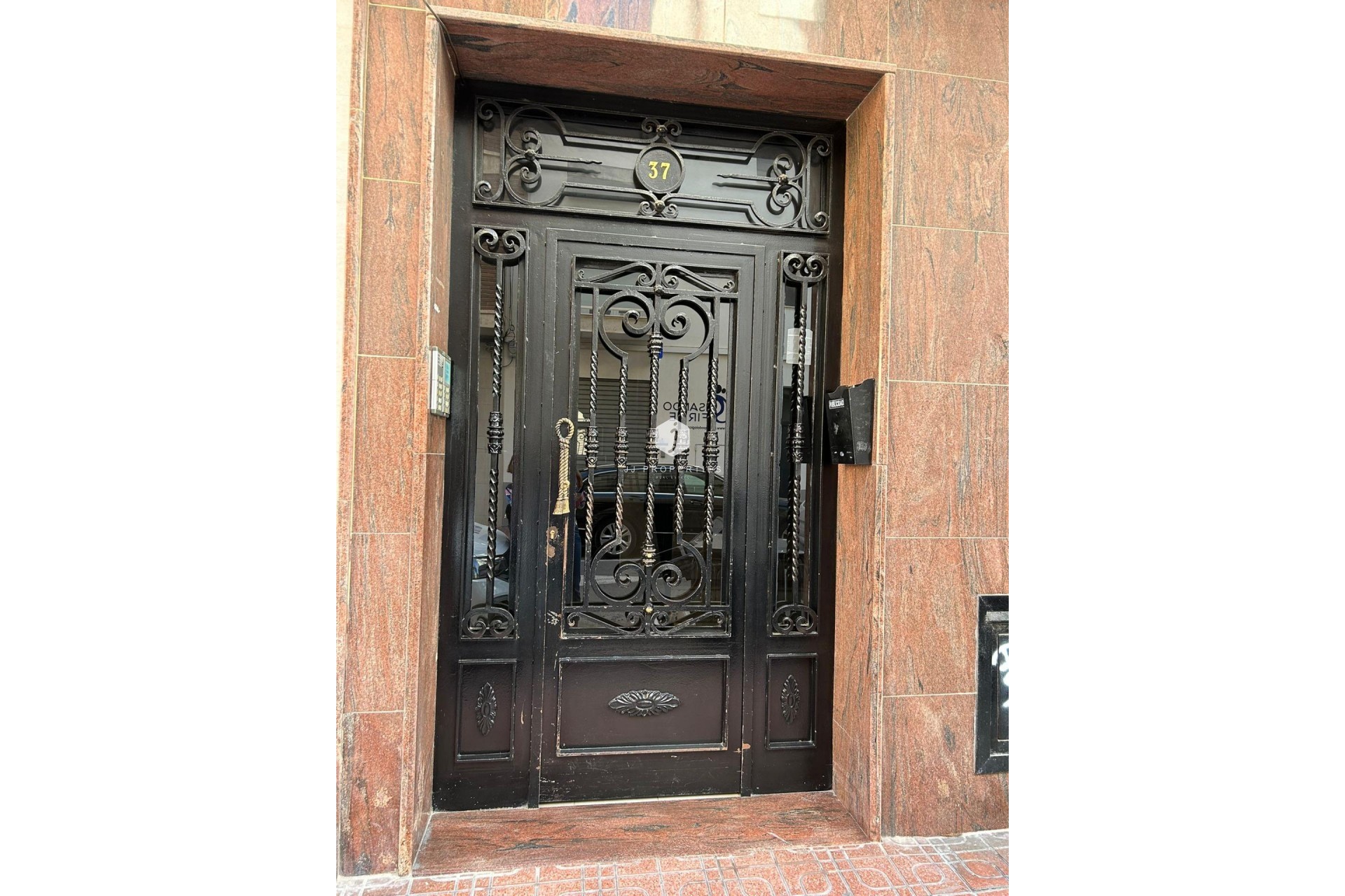 Resale - Apartment / flat -
Torrevieja - Centro