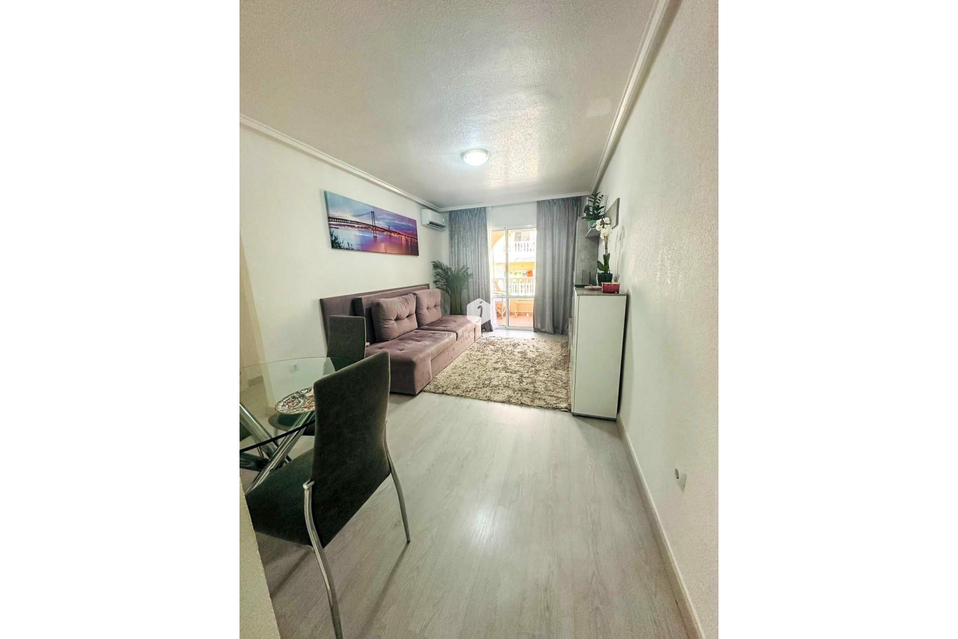 Resale - Apartment / flat -
Torrevieja - Centro