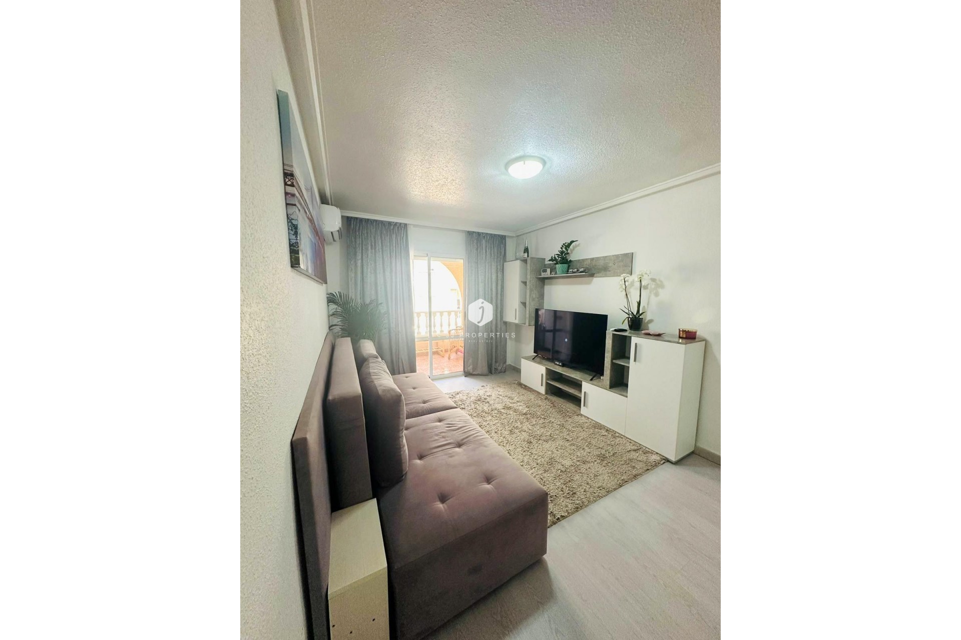 Resale - Apartment / flat -
Torrevieja - Centro