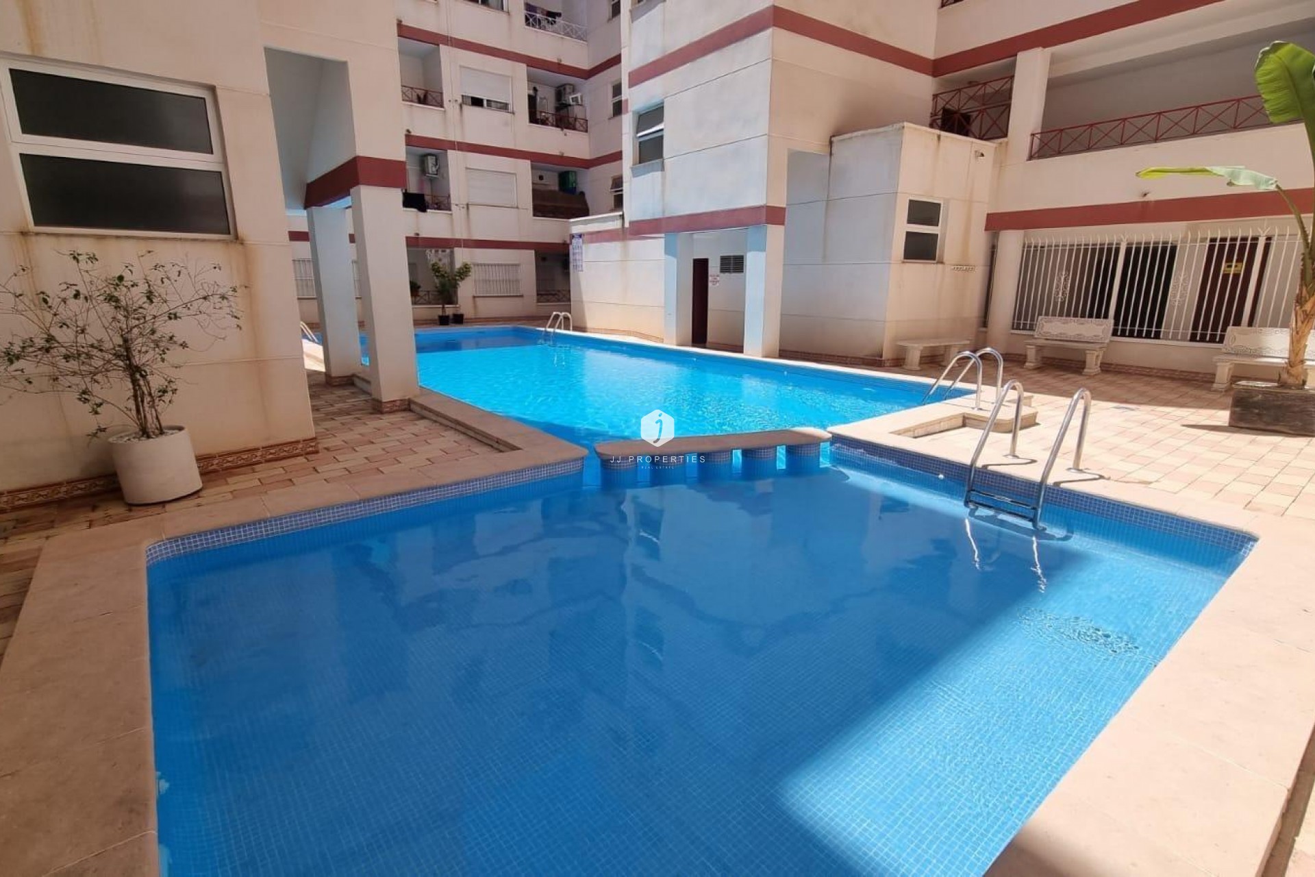 Resale - Apartment / flat -
Torrevieja - Centro