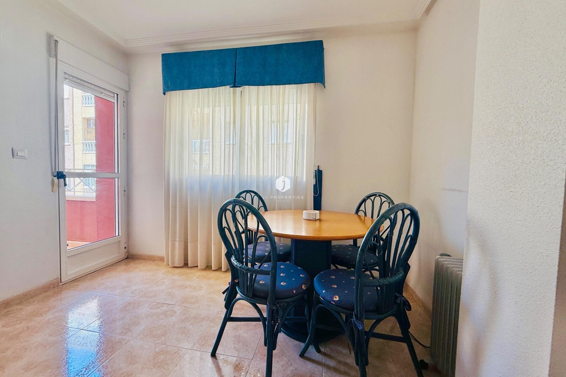 Resale - Apartment / flat -
Torrevieja - Centro