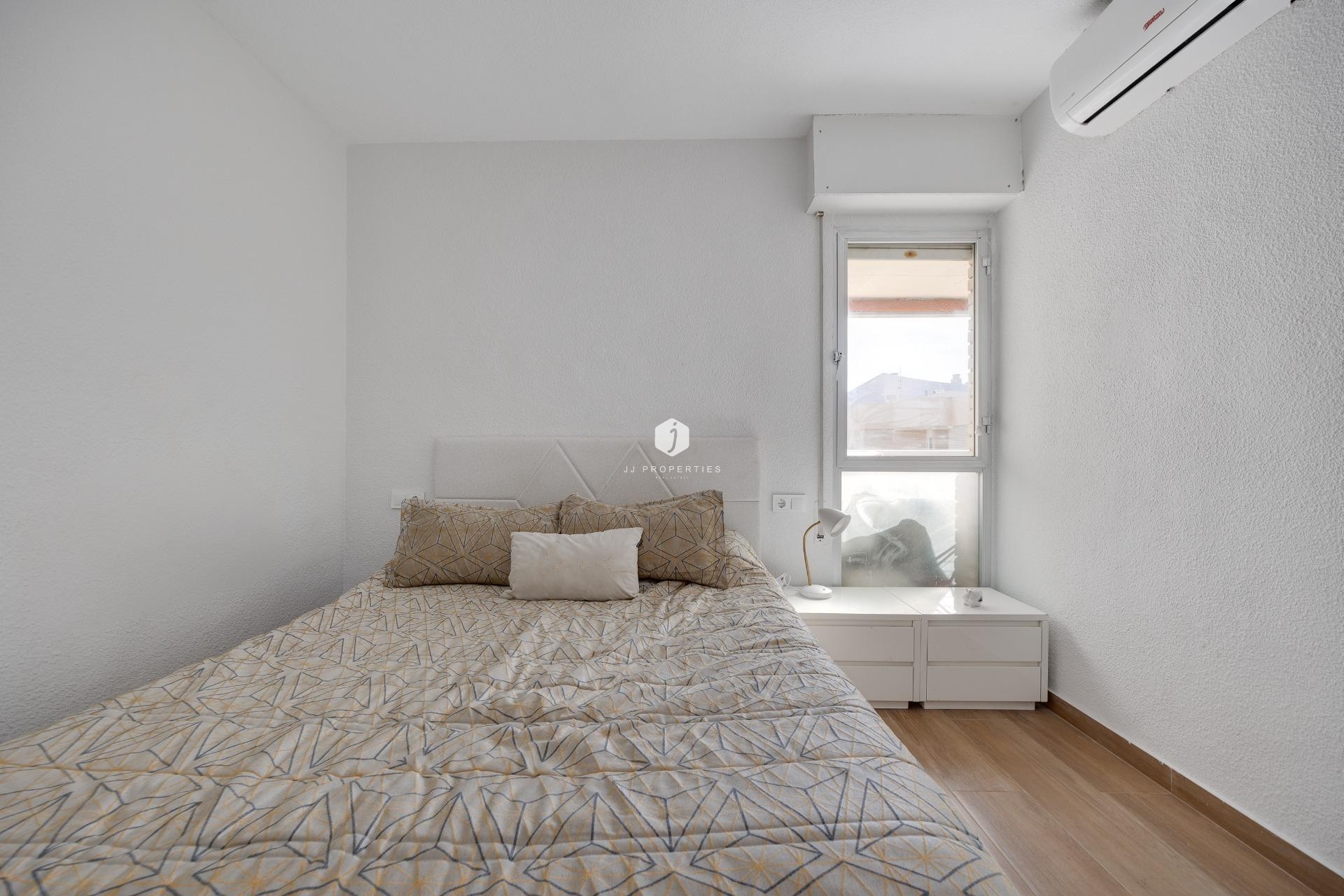 Resale - Apartment / flat -
Torrevieja - Centro