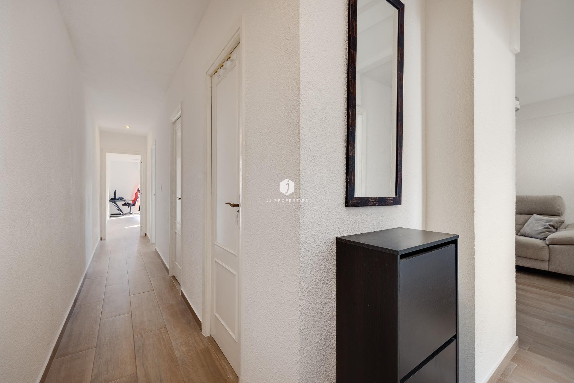 Resale - Apartment / flat -
Torrevieja - Centro