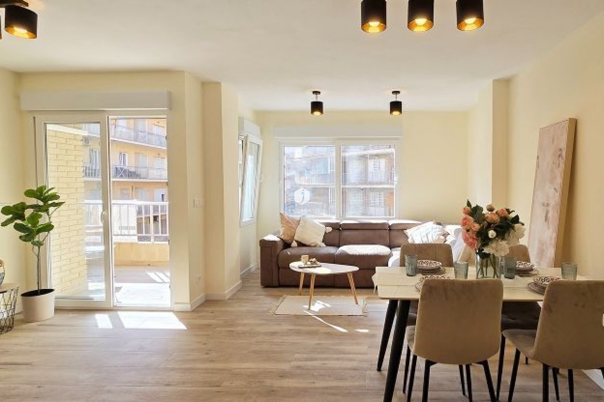 Resale - Apartment / flat -
Torrevieja - Centro