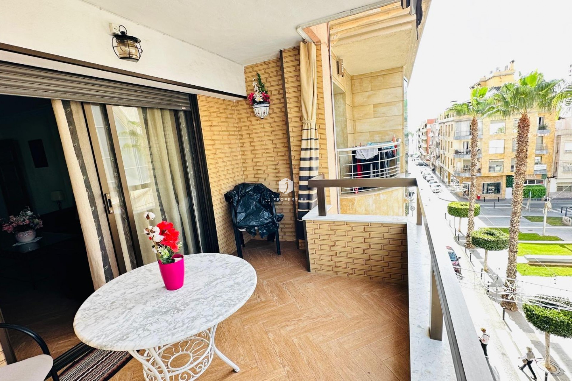 Resale - Apartment / flat -
Torrevieja - Centro