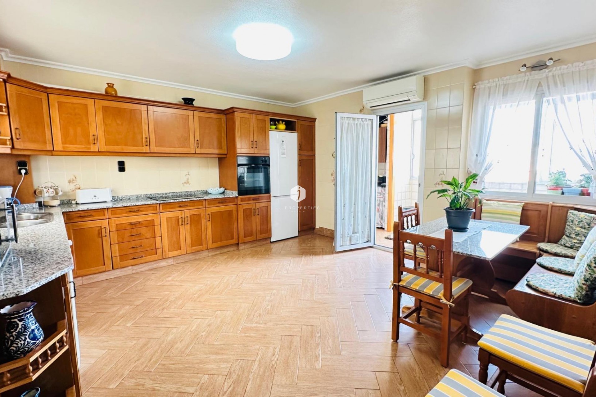 Resale - Apartment / flat -
Torrevieja - Centro