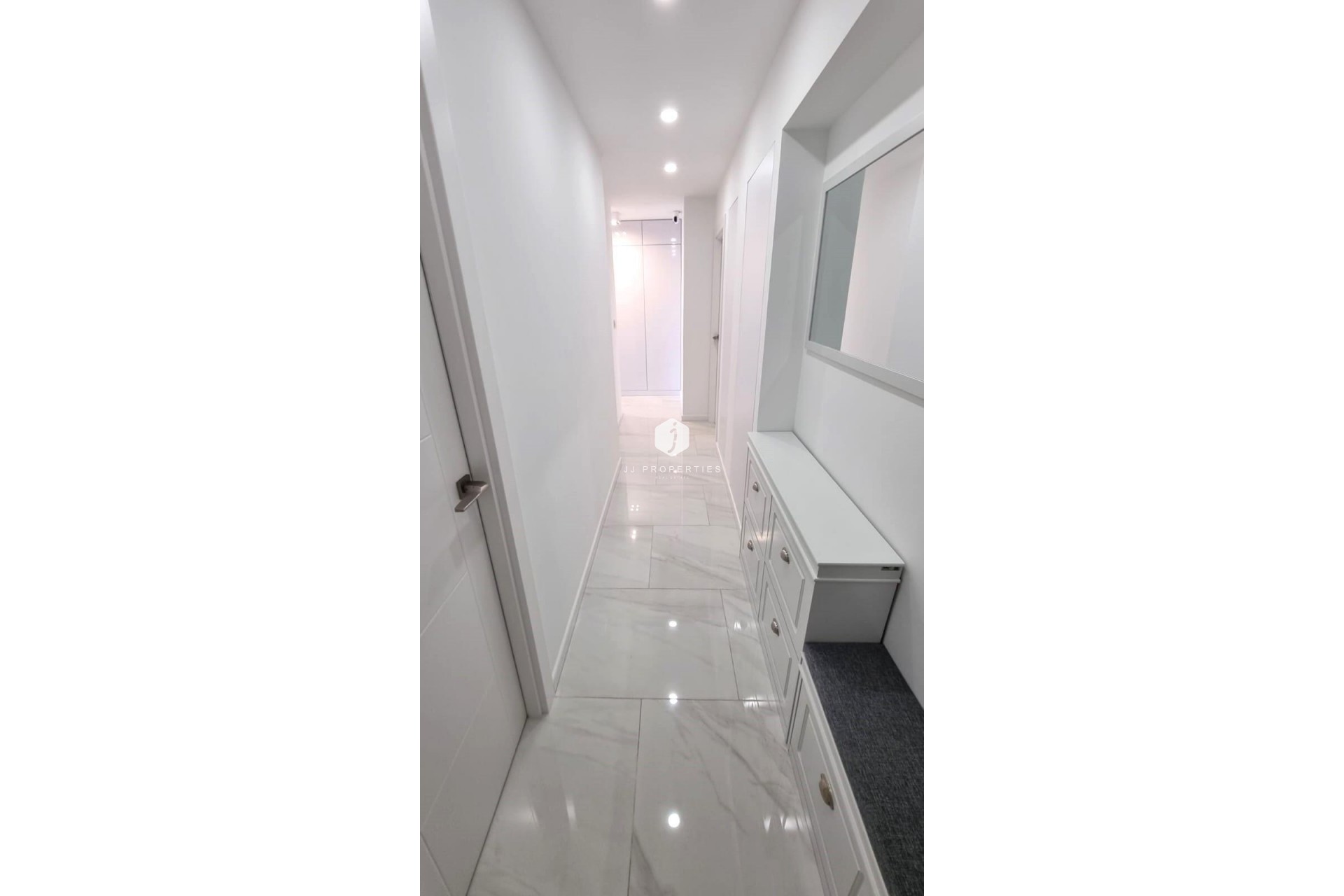 Resale - Apartment / flat -
Torrevieja - Centro