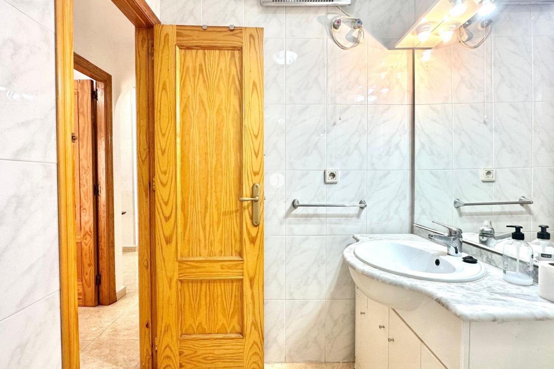 Resale - Apartment / flat -
Torrevieja - Centro