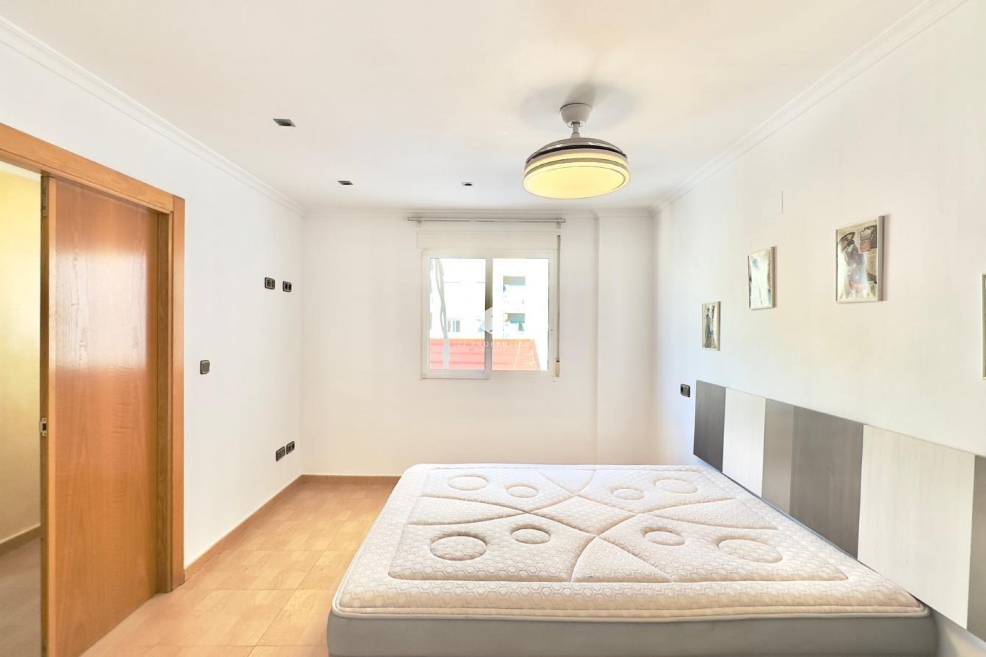 Resale - Apartment / flat -
Torrevieja - Centro