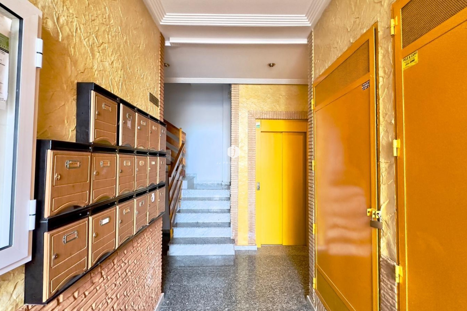 Resale - Apartment / flat -
Torrevieja - Centro