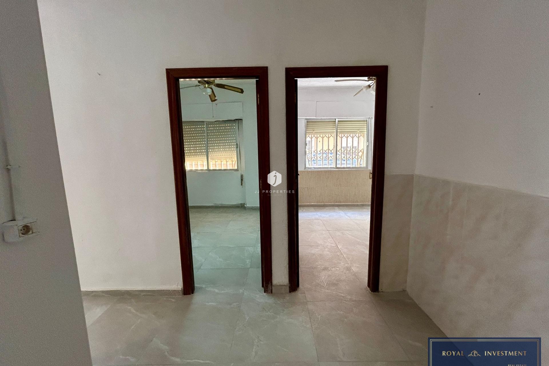 Resale - Apartment / flat -
Torrevieja - Centro