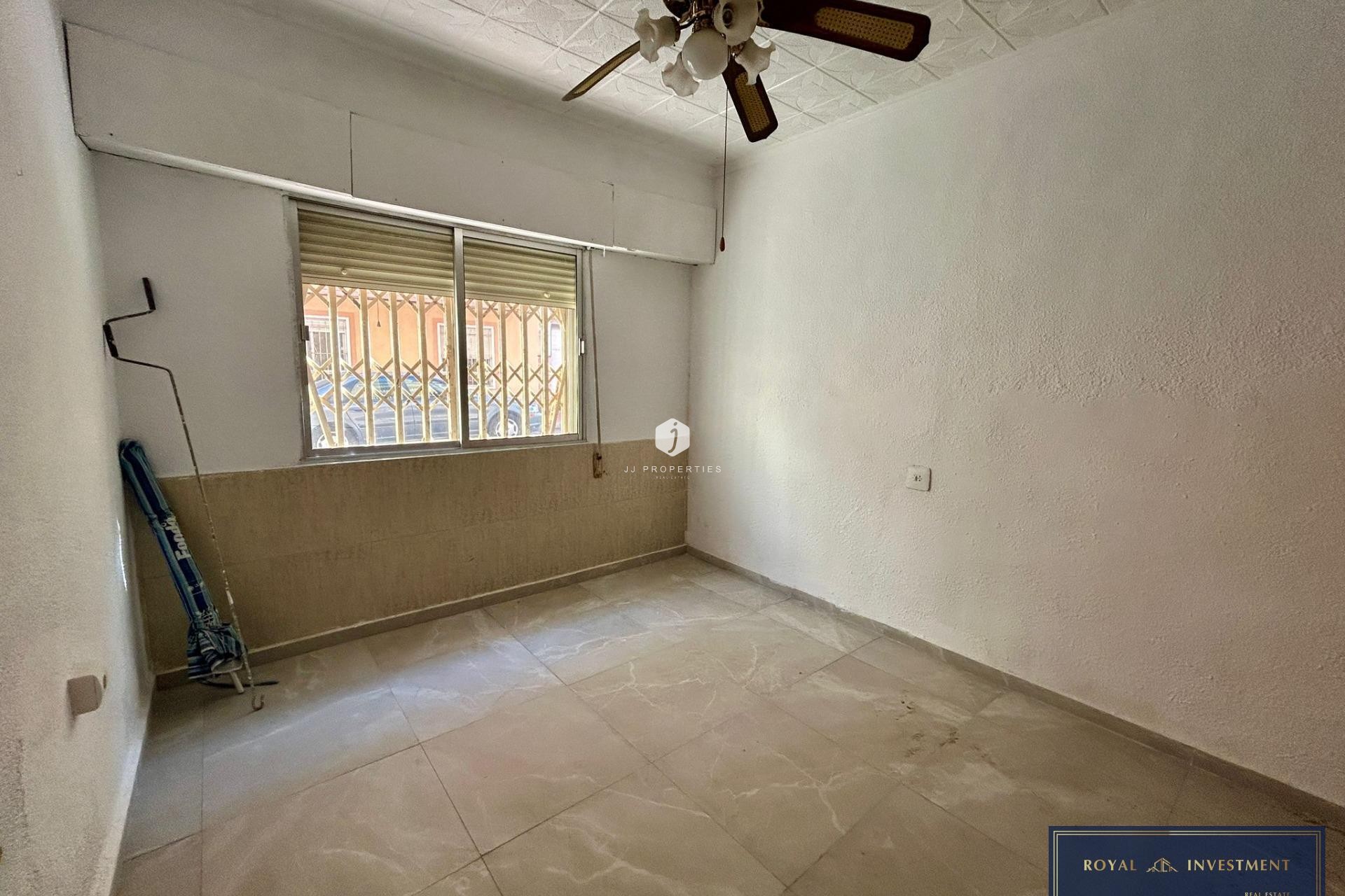 Resale - Apartment / flat -
Torrevieja - Centro