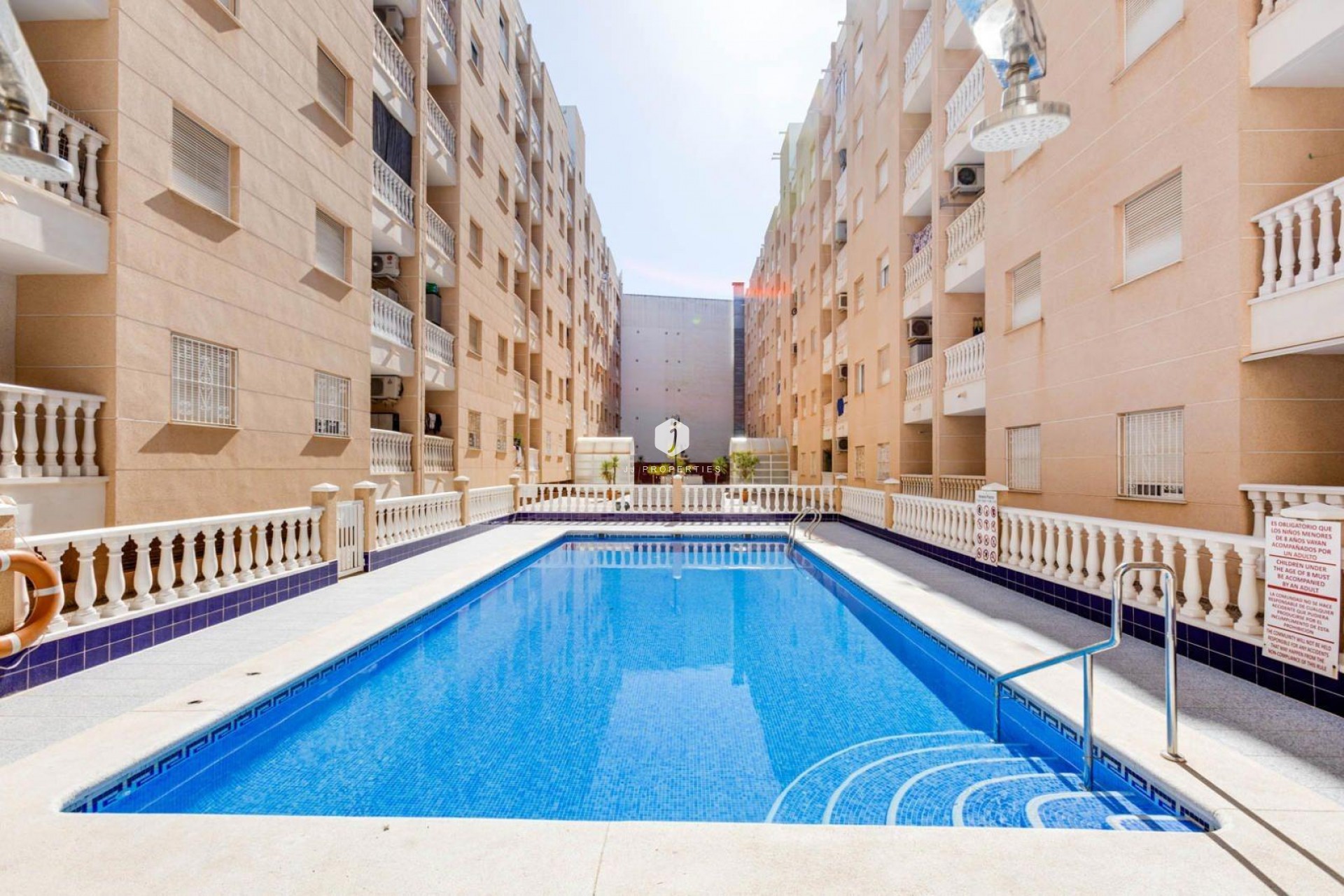 Resale - Apartment / flat -
Torrevieja - Centro